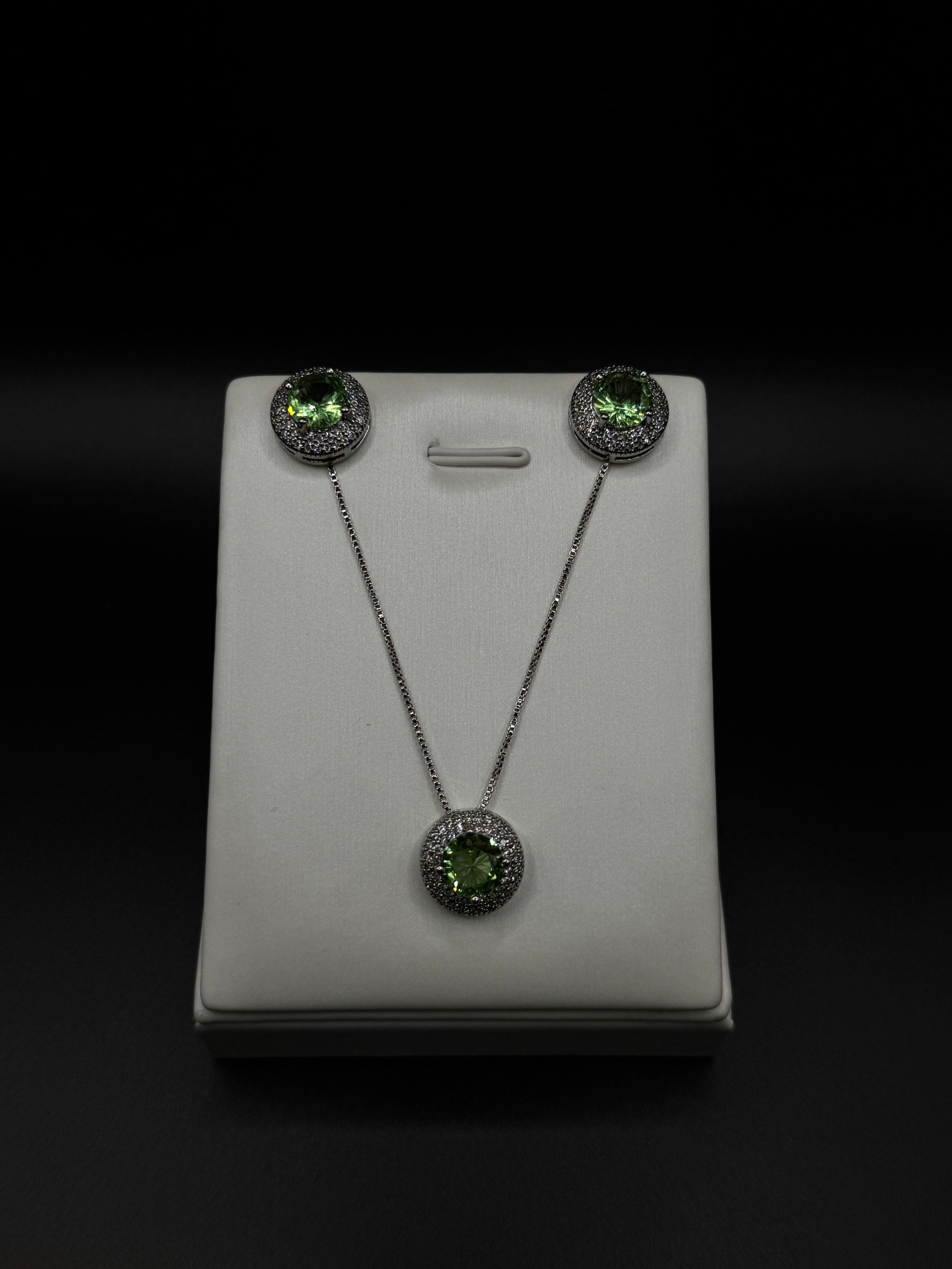 Rhodium-plated jewelry set with a mint tourmaline solitaire pendant
