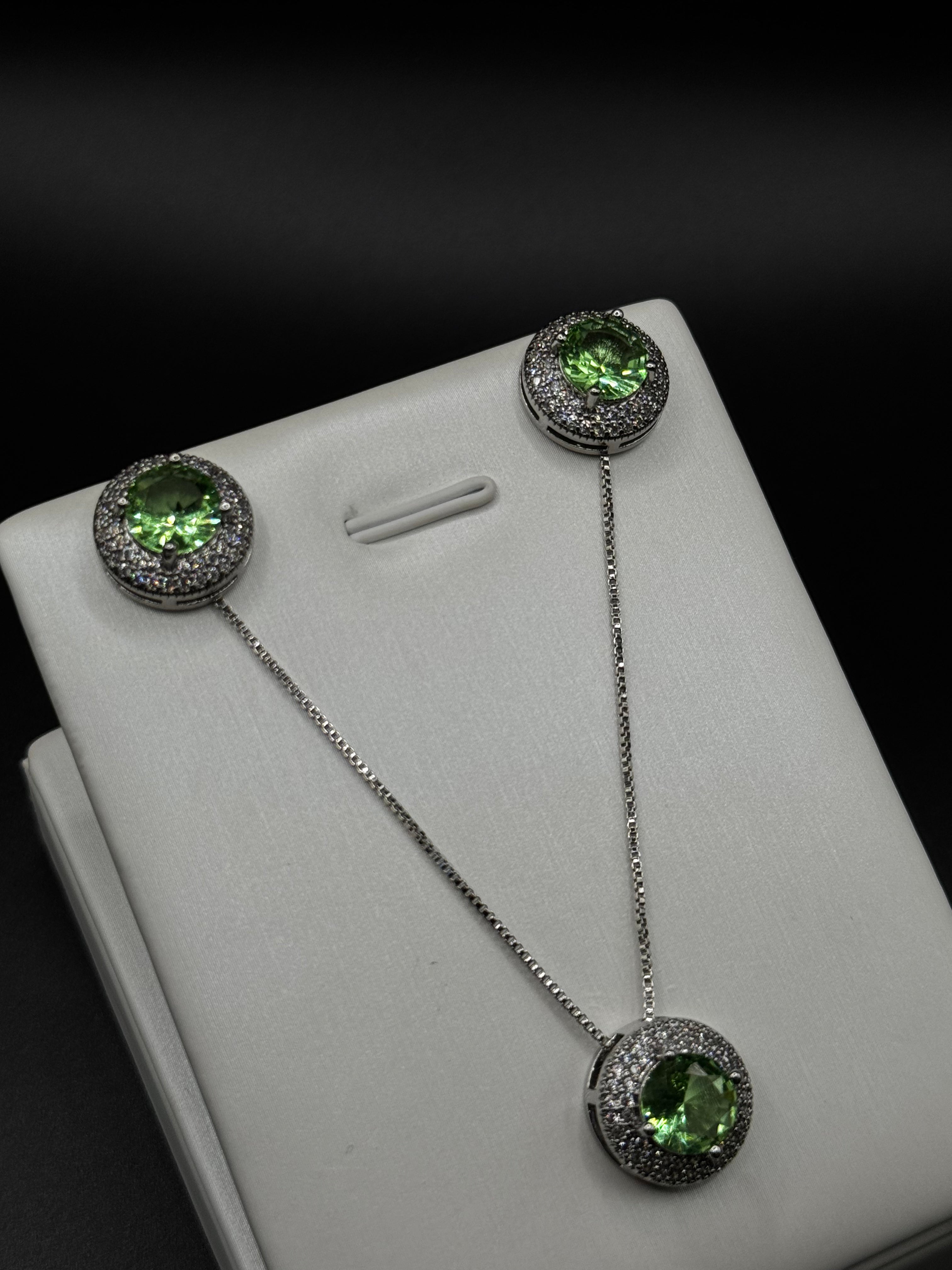 Rhodium-plated jewelry set with a mint tourmaline solitaire pendant