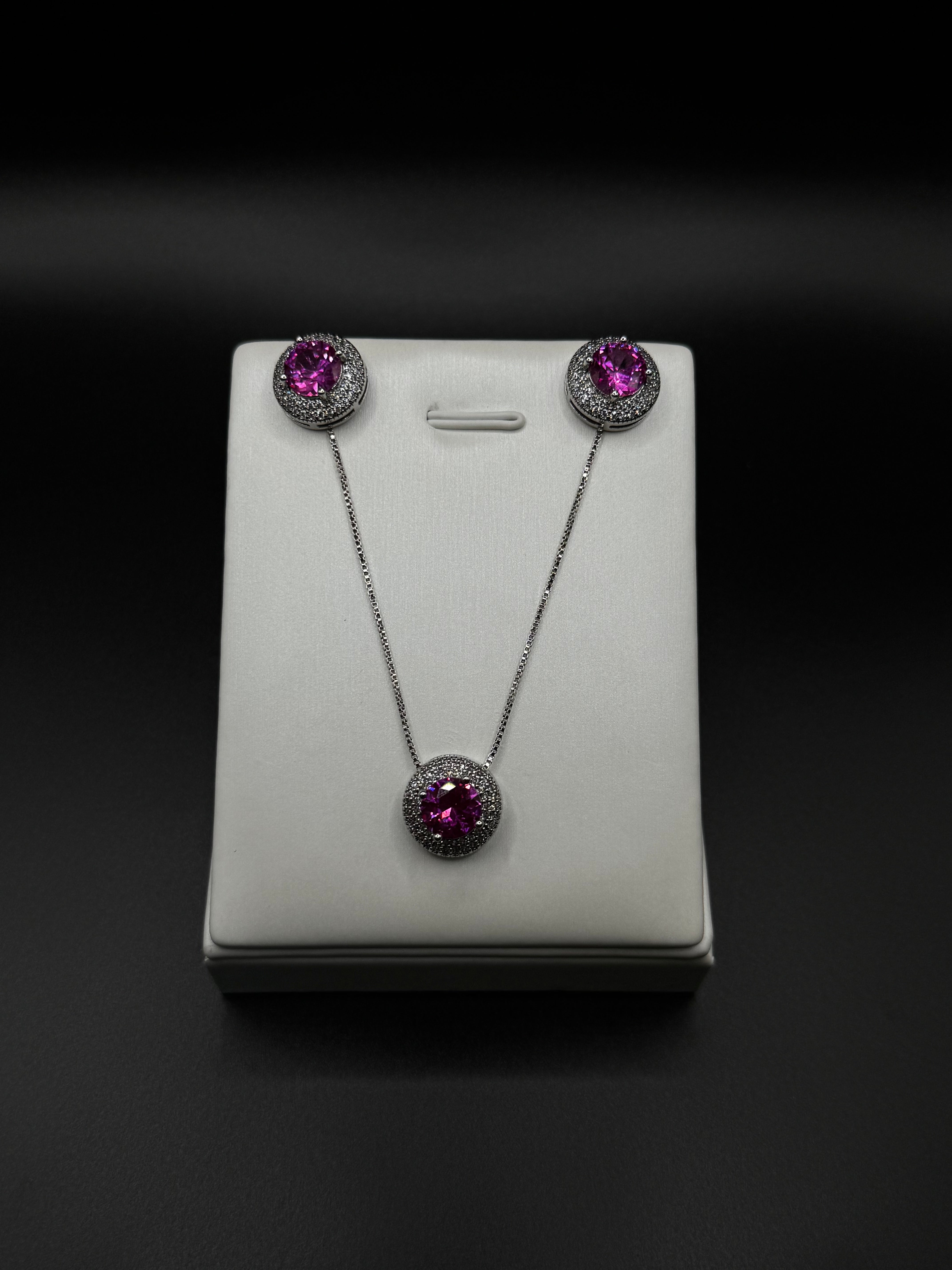 Rhodium-plated jewelry set with a mint tourmaline solitaire pendant