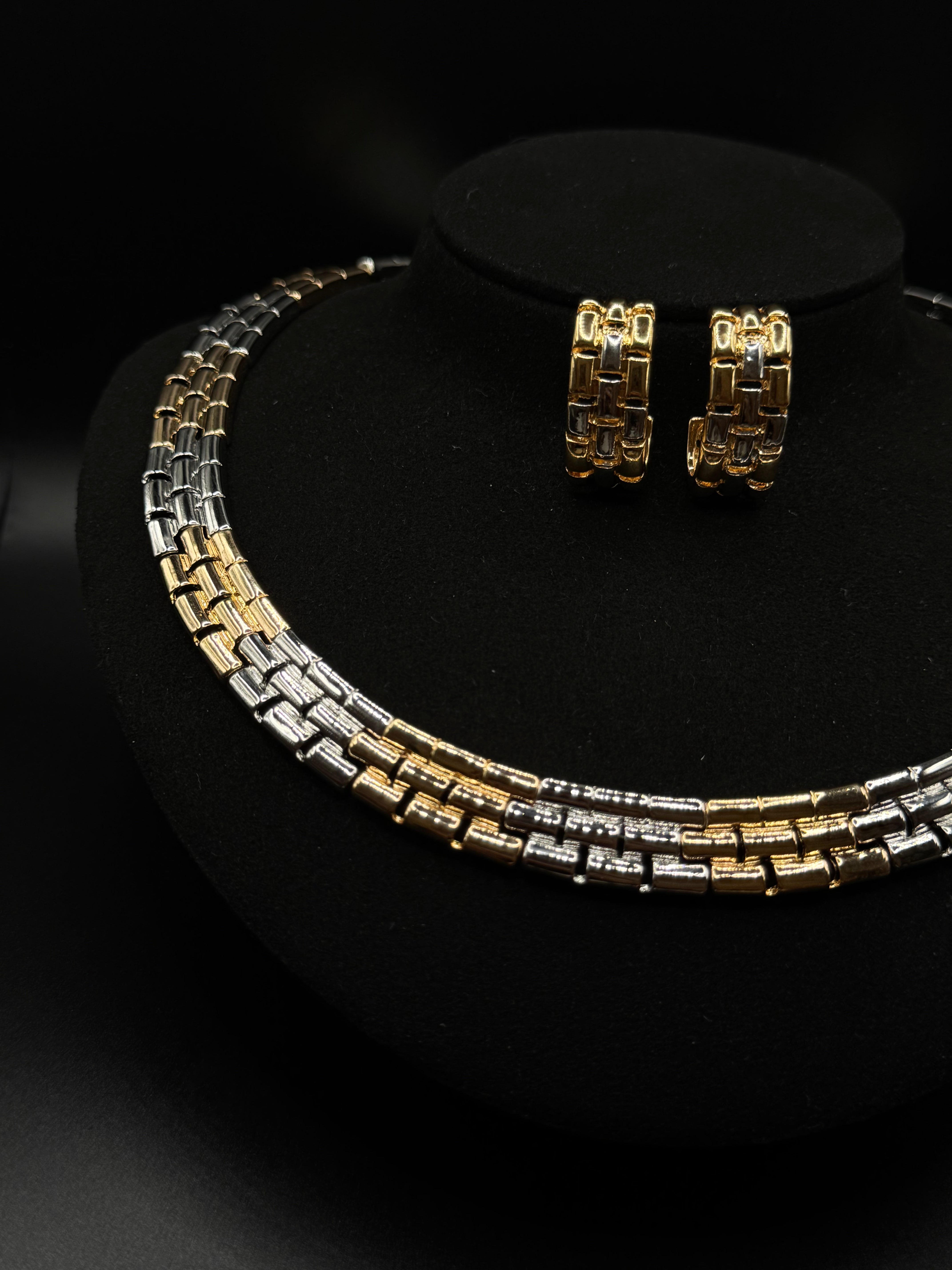 Organic Design Neck Ring with Dual-Tone Plating