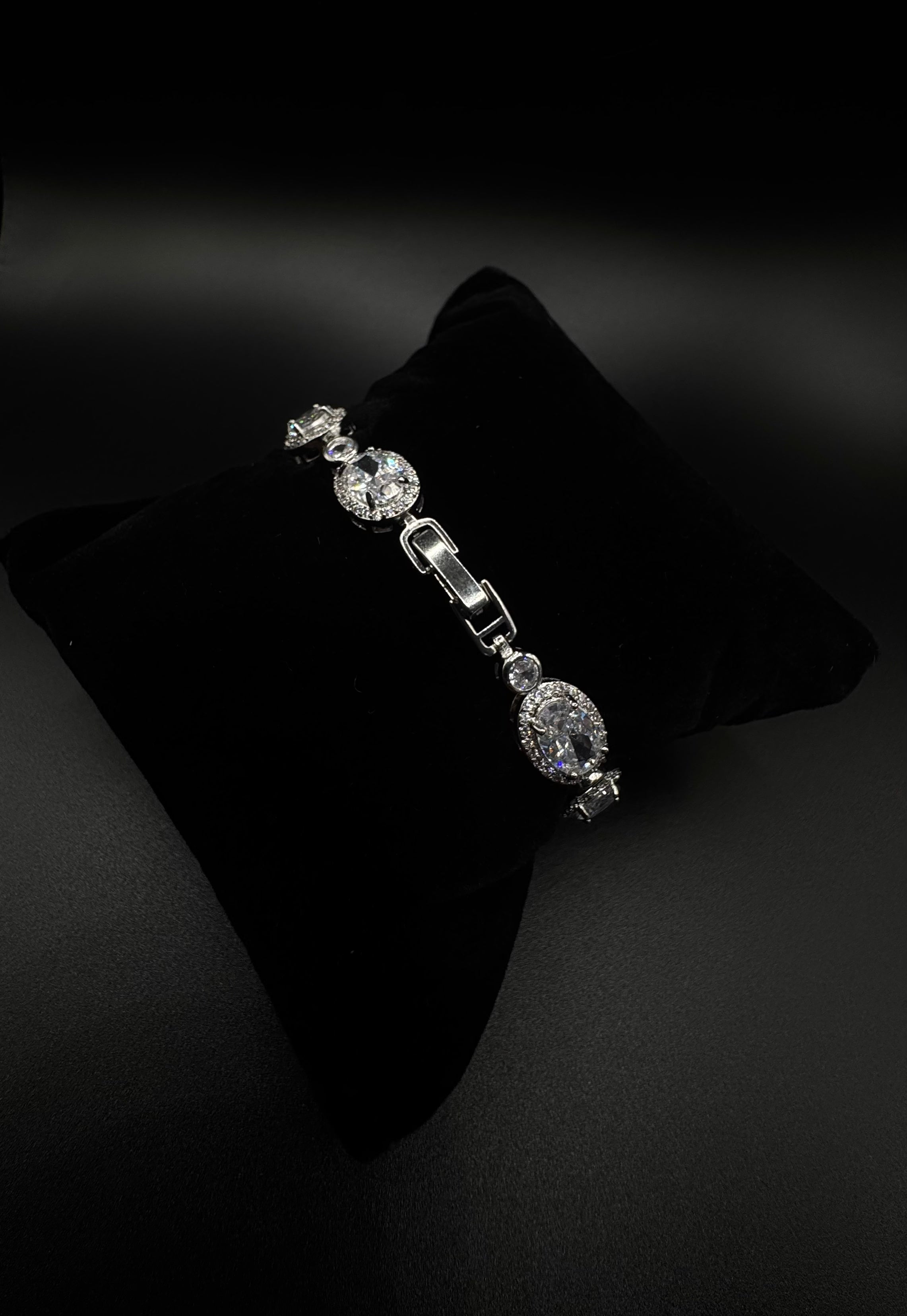 Rhodium-plated bracelet with clear oval zirconia stones