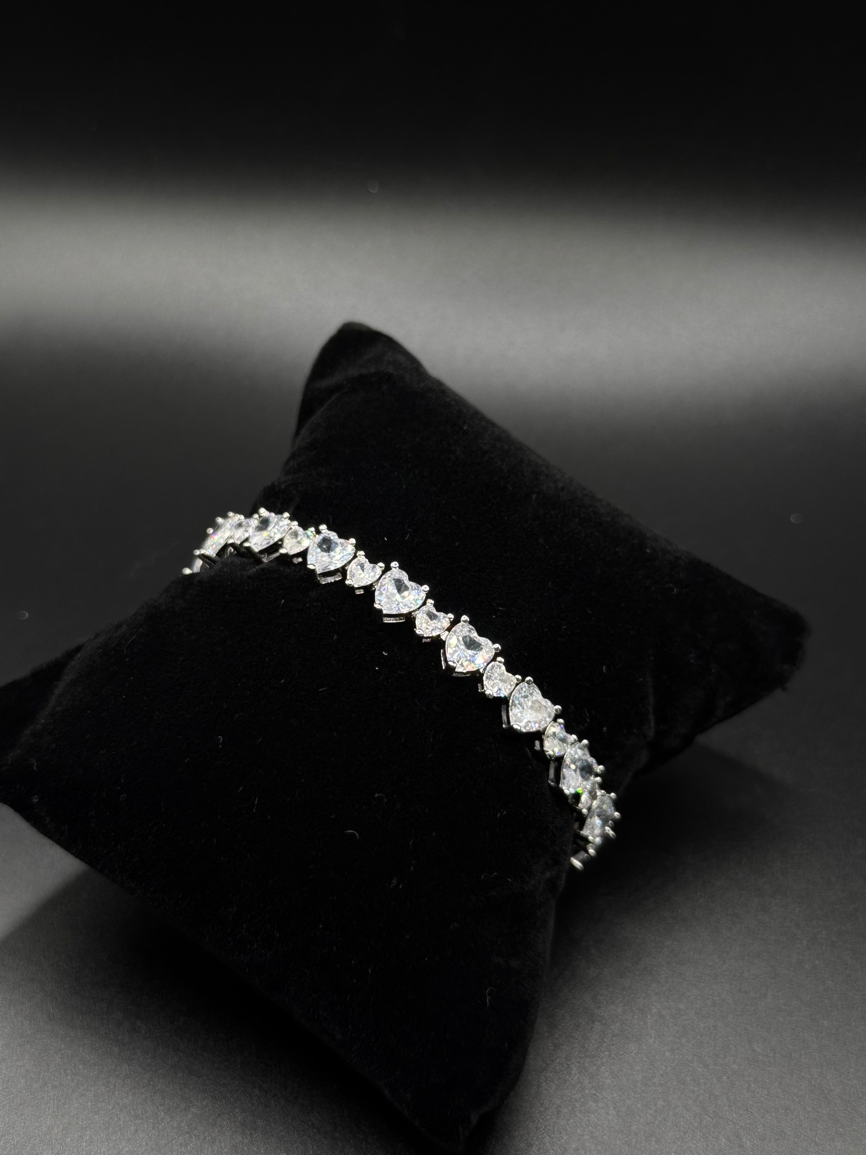 Rhodium-plated bracelet with heart-shaped zirconia