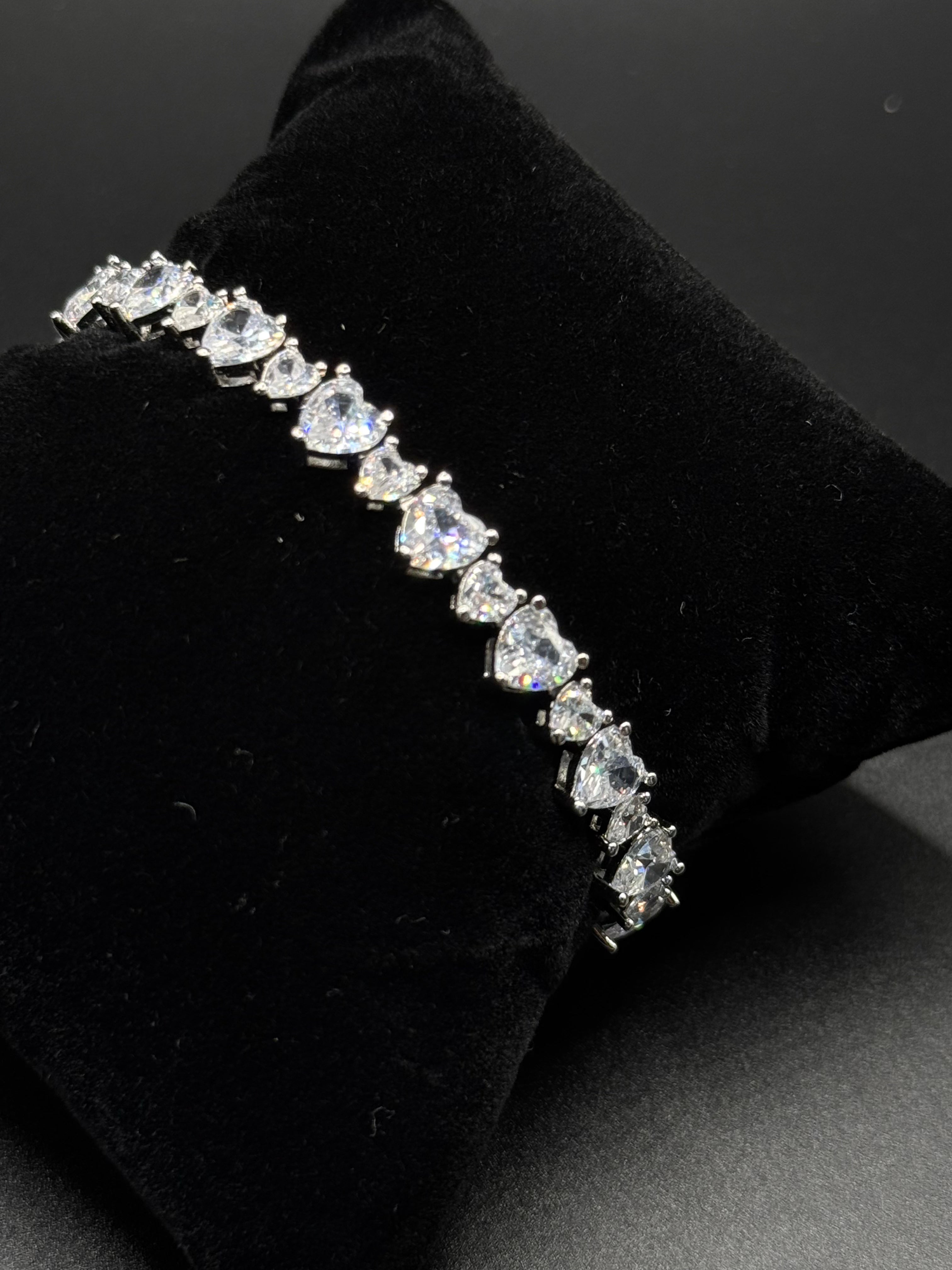 Rhodium-plated bracelet with heart-shaped zirconia