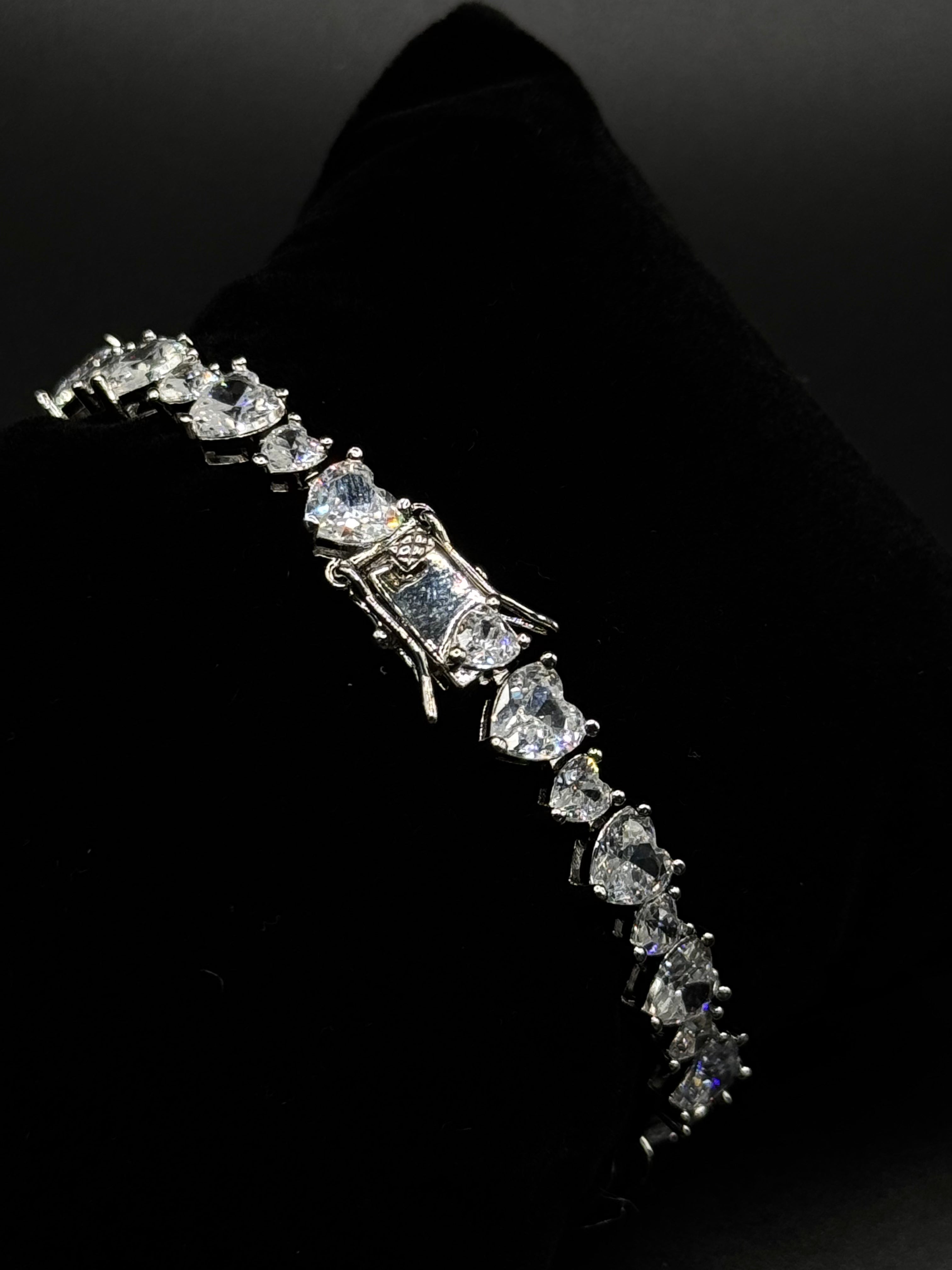 Rhodium-plated bracelet with heart-shaped zirconia