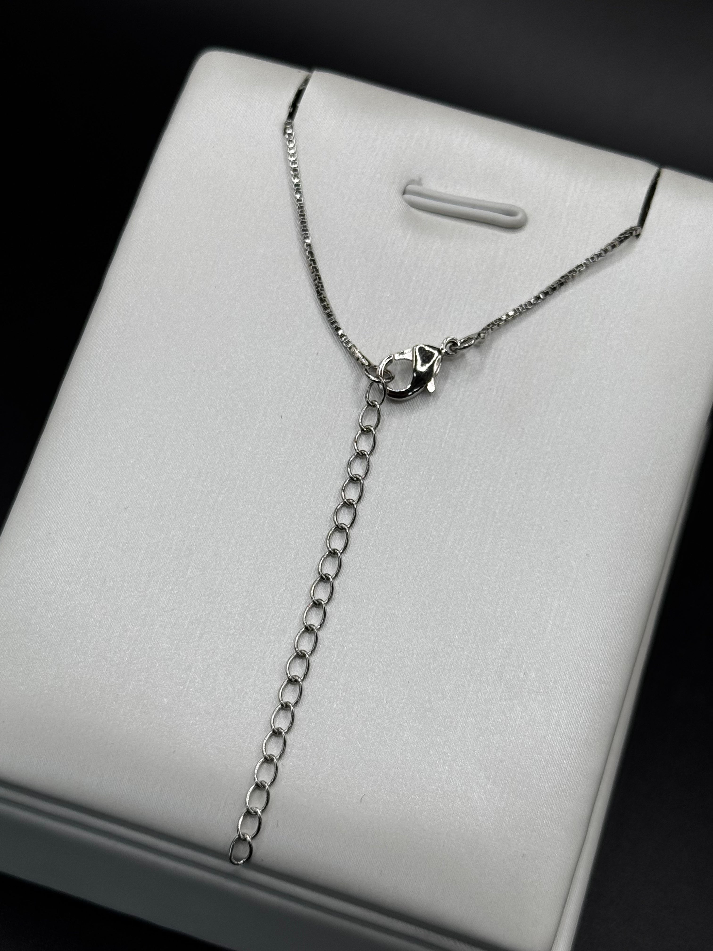 Rhodium-plated jewelry set with a mint tourmaline solitaire pendant