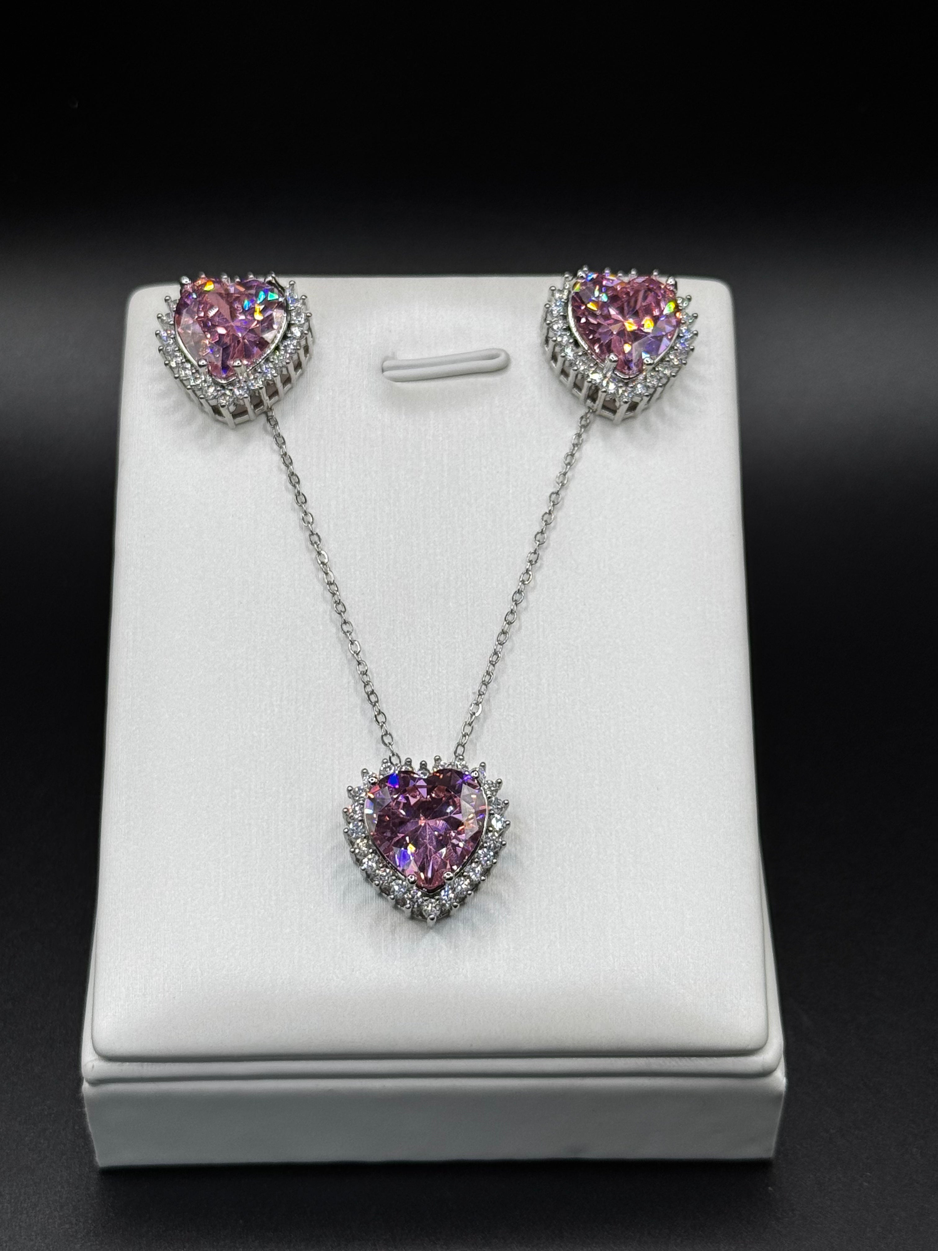Rhodium-plated jewelry set with a heart-shaped crystal pendant