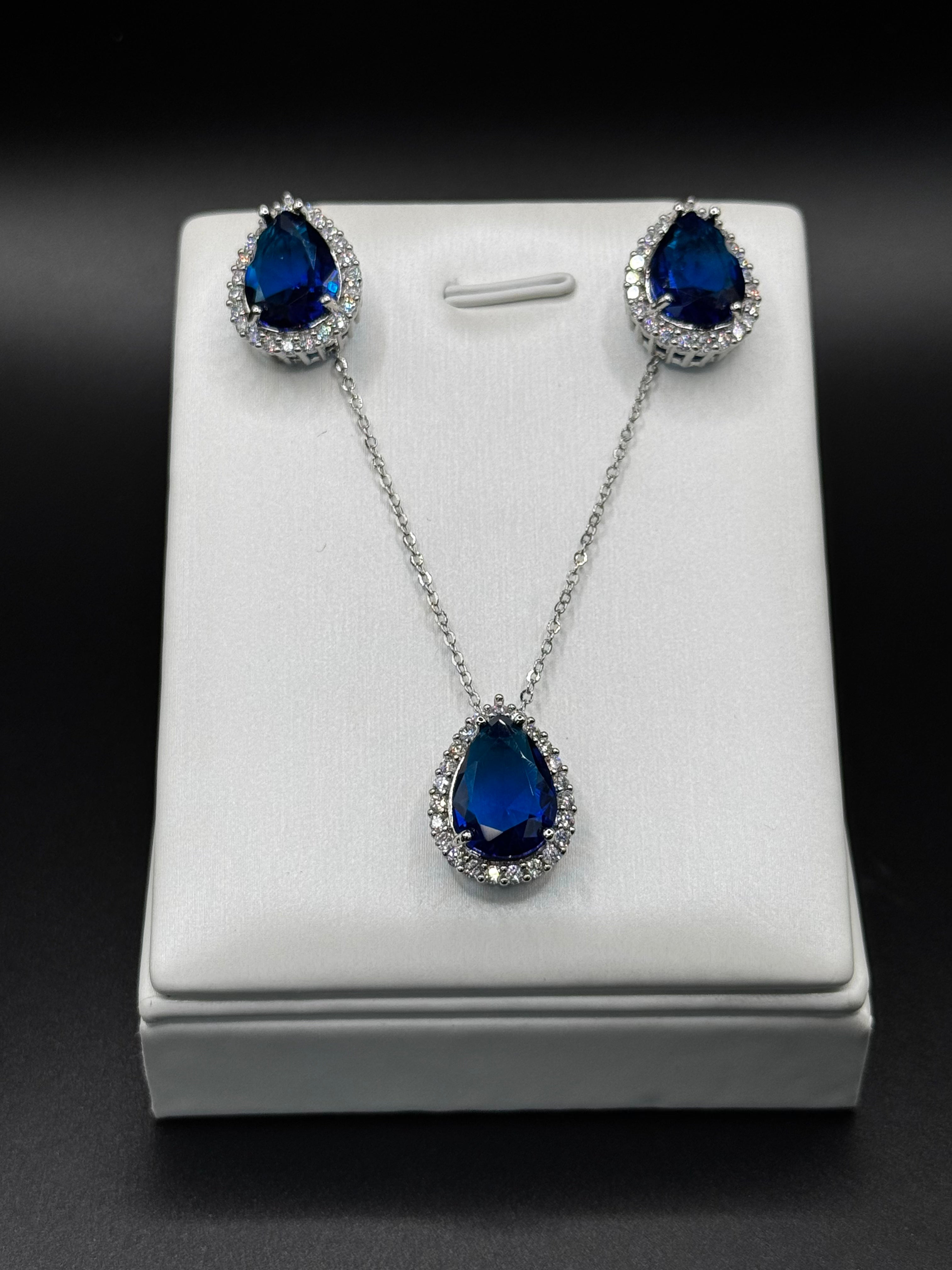 Rhodium-plated jewelry set with a teardrop-shaped tourmaline pendant