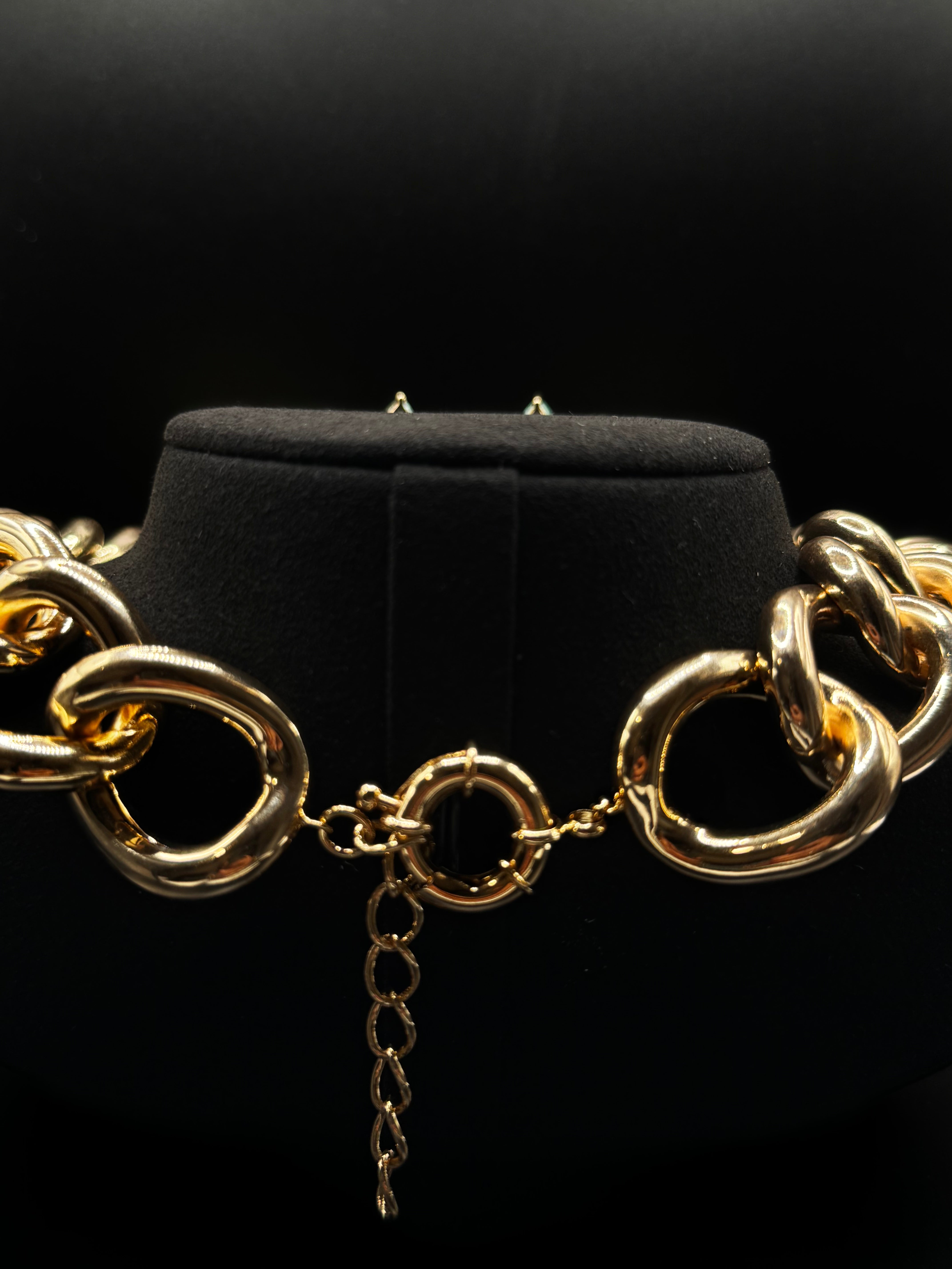 Luxury chain set encrusted with crystal zirconia and drop-shaped Colombian emerald fusion stones