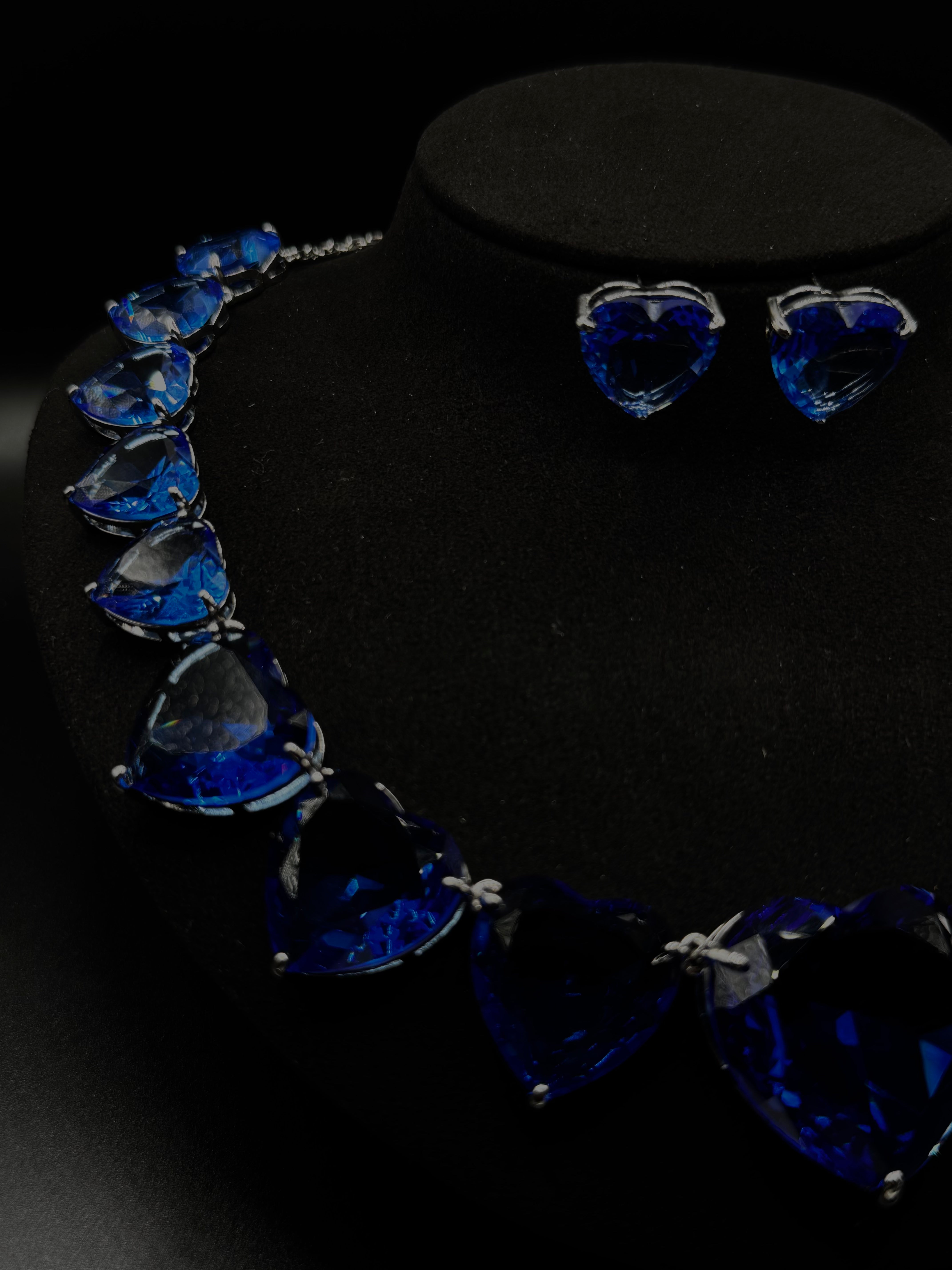 Luxury set with heart-shaped zirconia