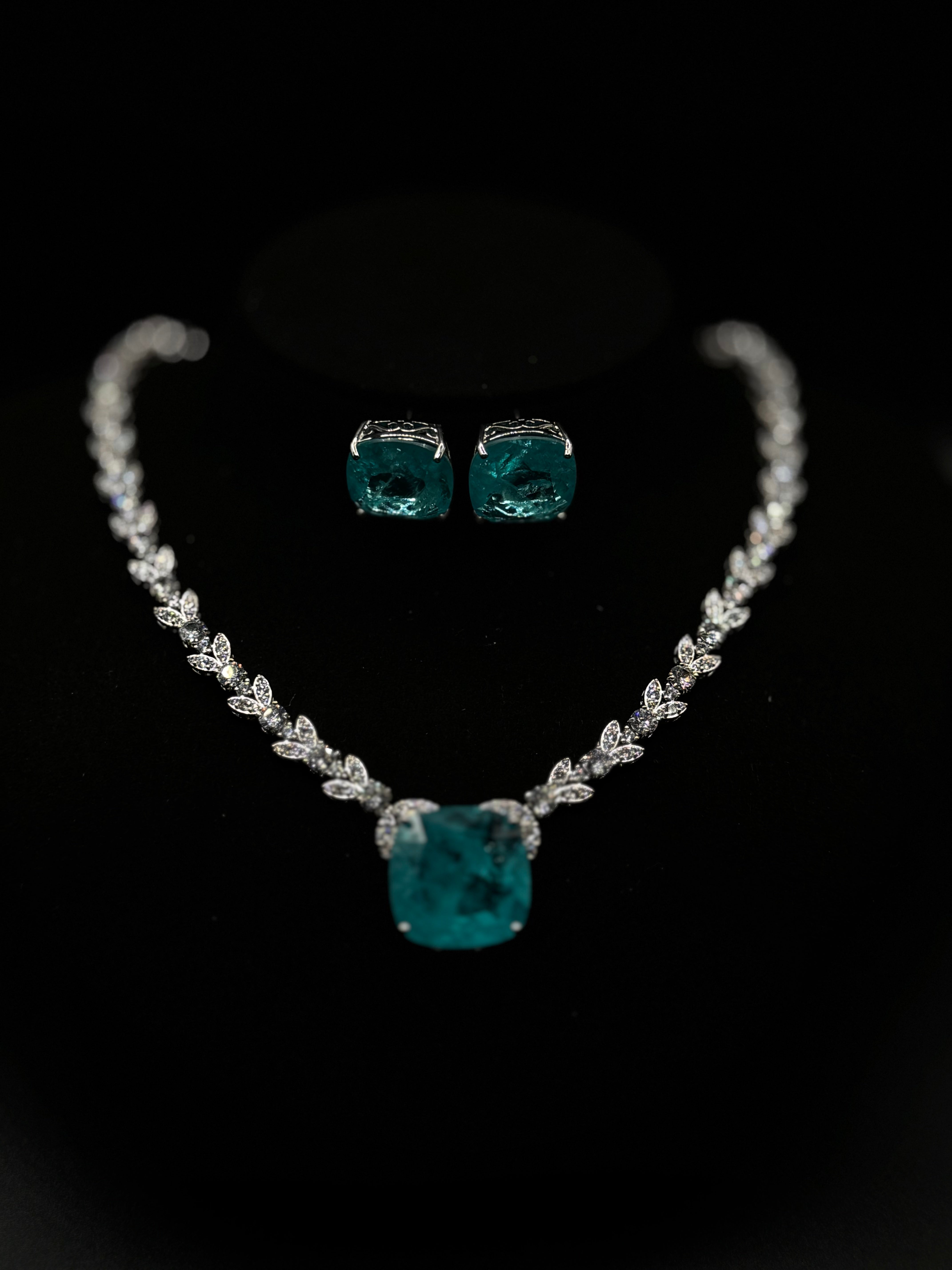 Luxury set with a turquoise fusion stone pendant