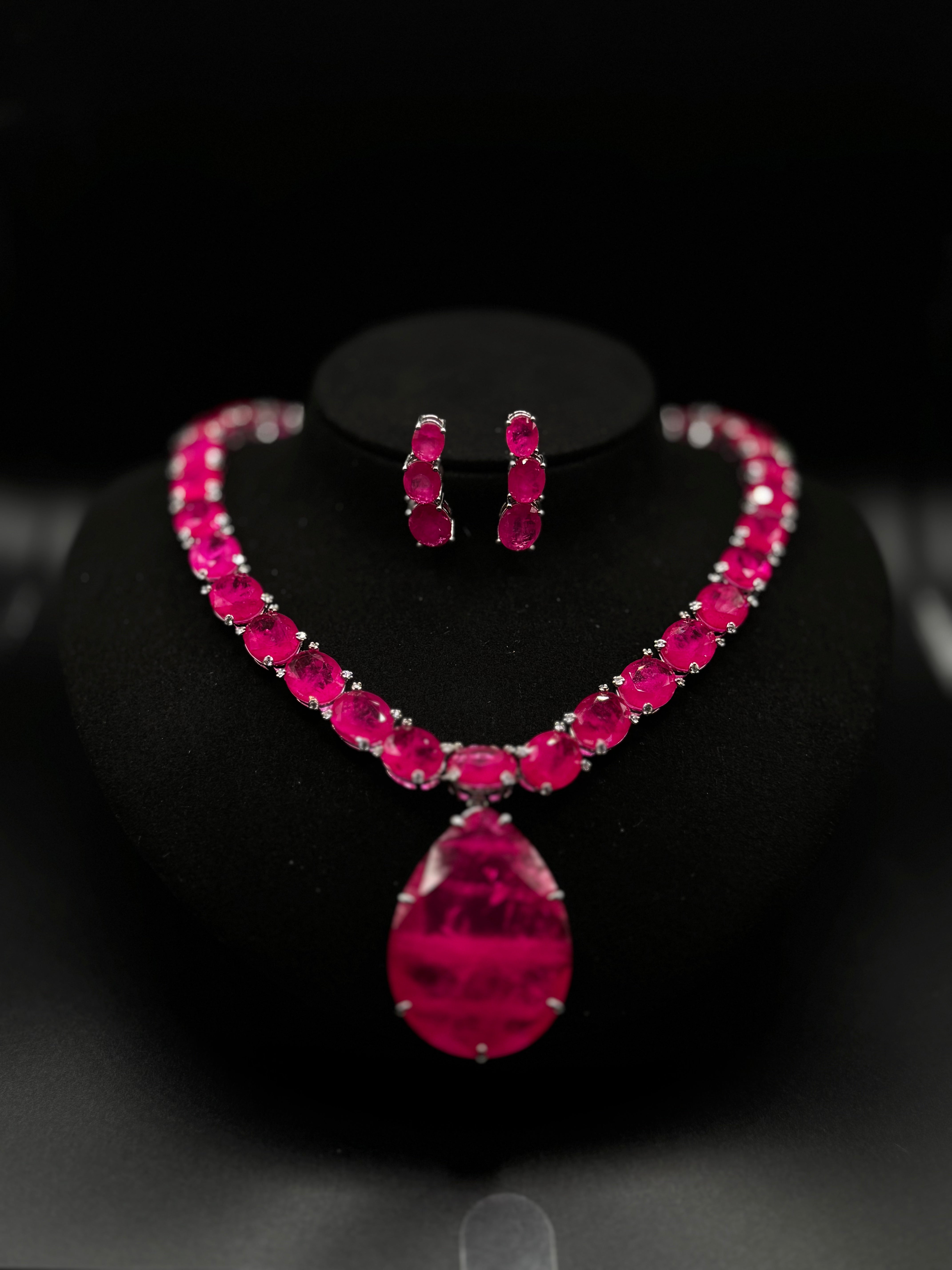 Luxury set with pink fusion stone and removable pendant”