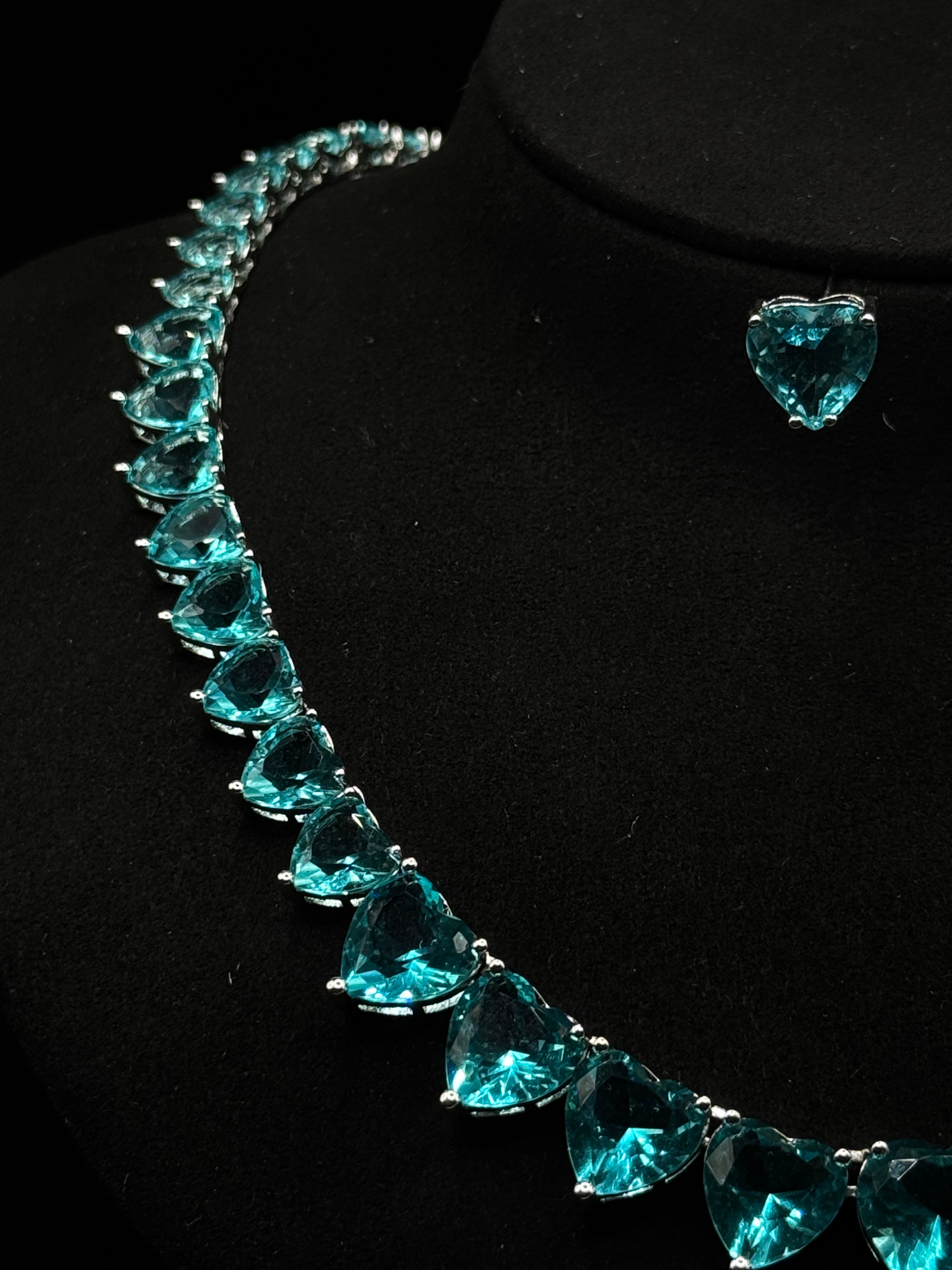 Luxury set with heart-shaped zirconia stone