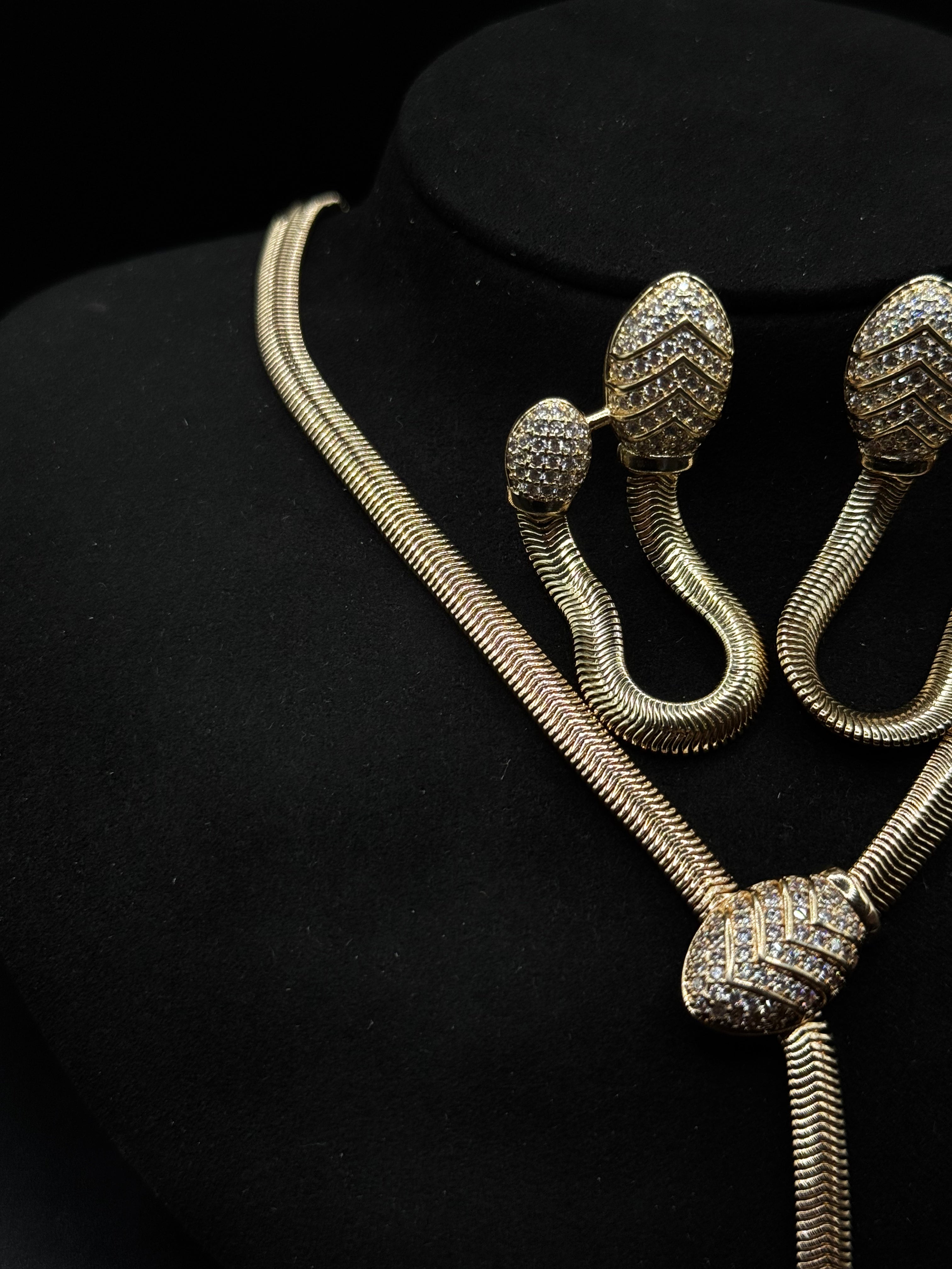 18k gold-plated set encrusted with crystal zirconia