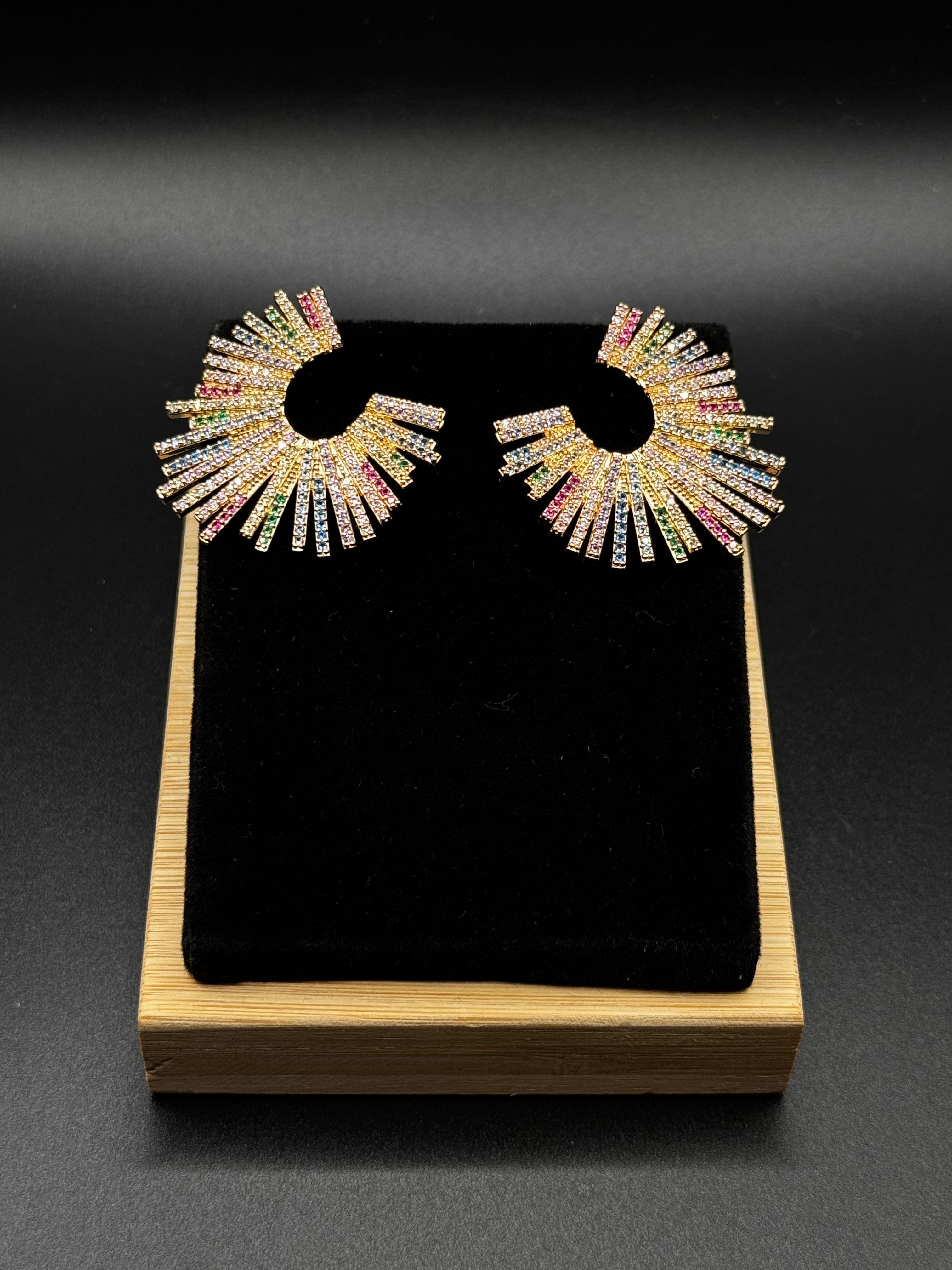 Earring plated in 18k gold, encrusted with multicolored zirconia stones