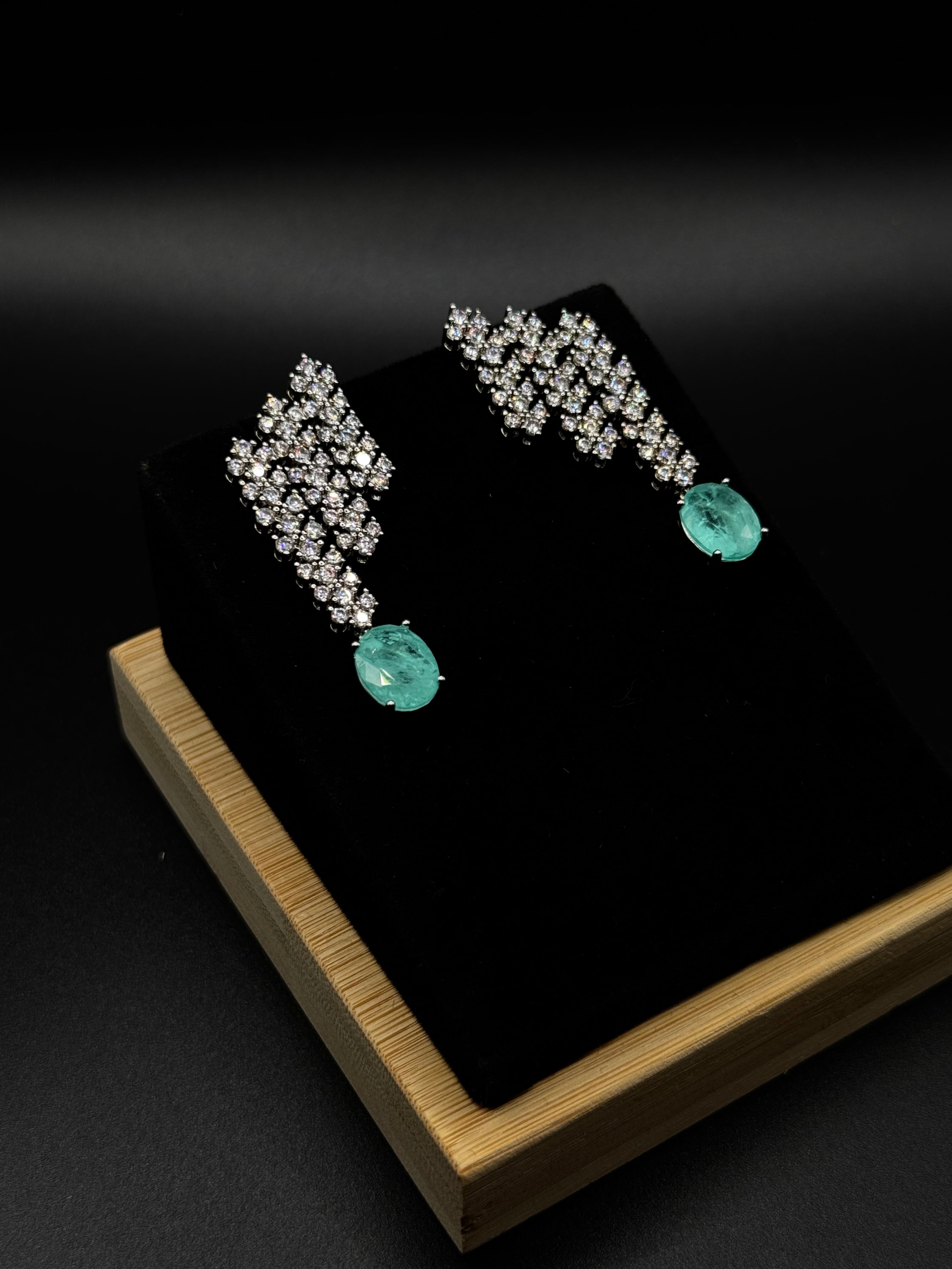 Ear cuff in clear crystal zirconia with a Colombian emerald green fusion stone detail