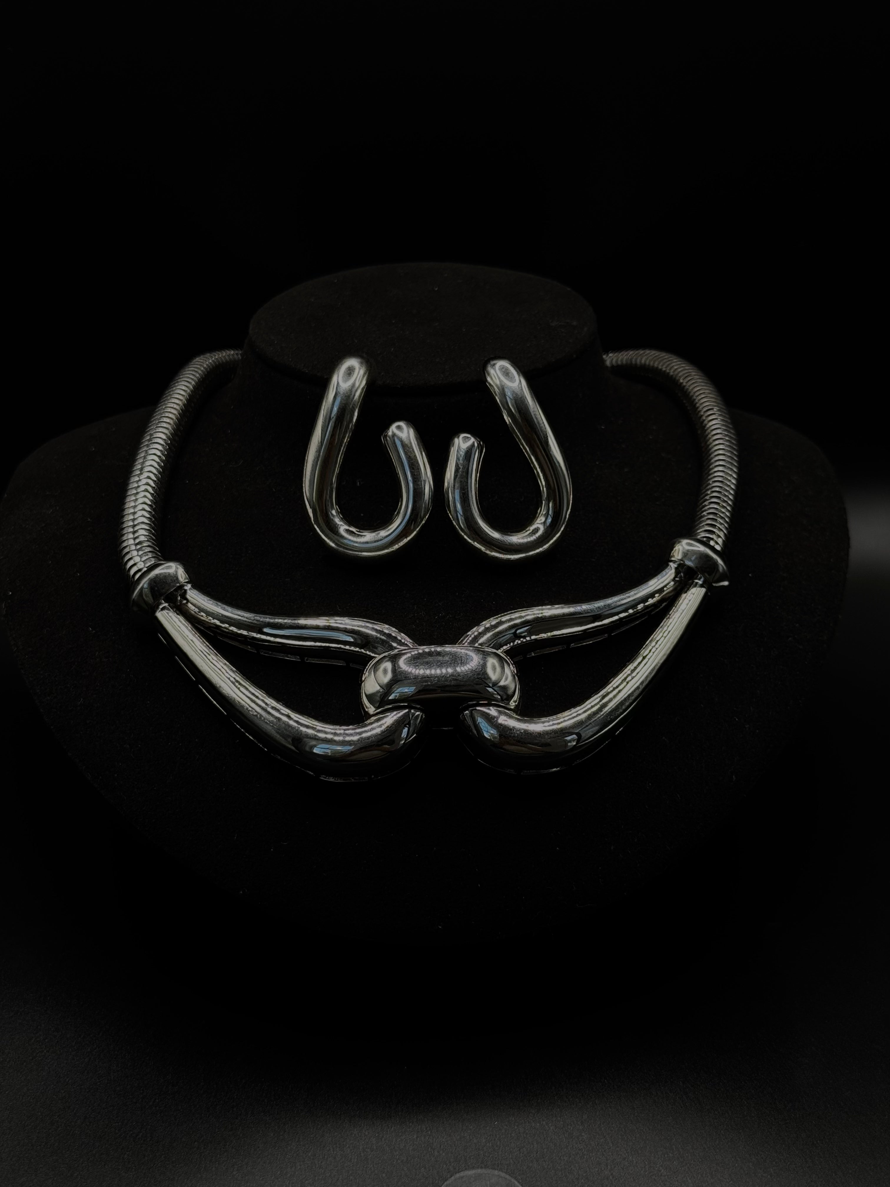 Elegant 18k gold-plated jewelry set with an organic, sculptural design