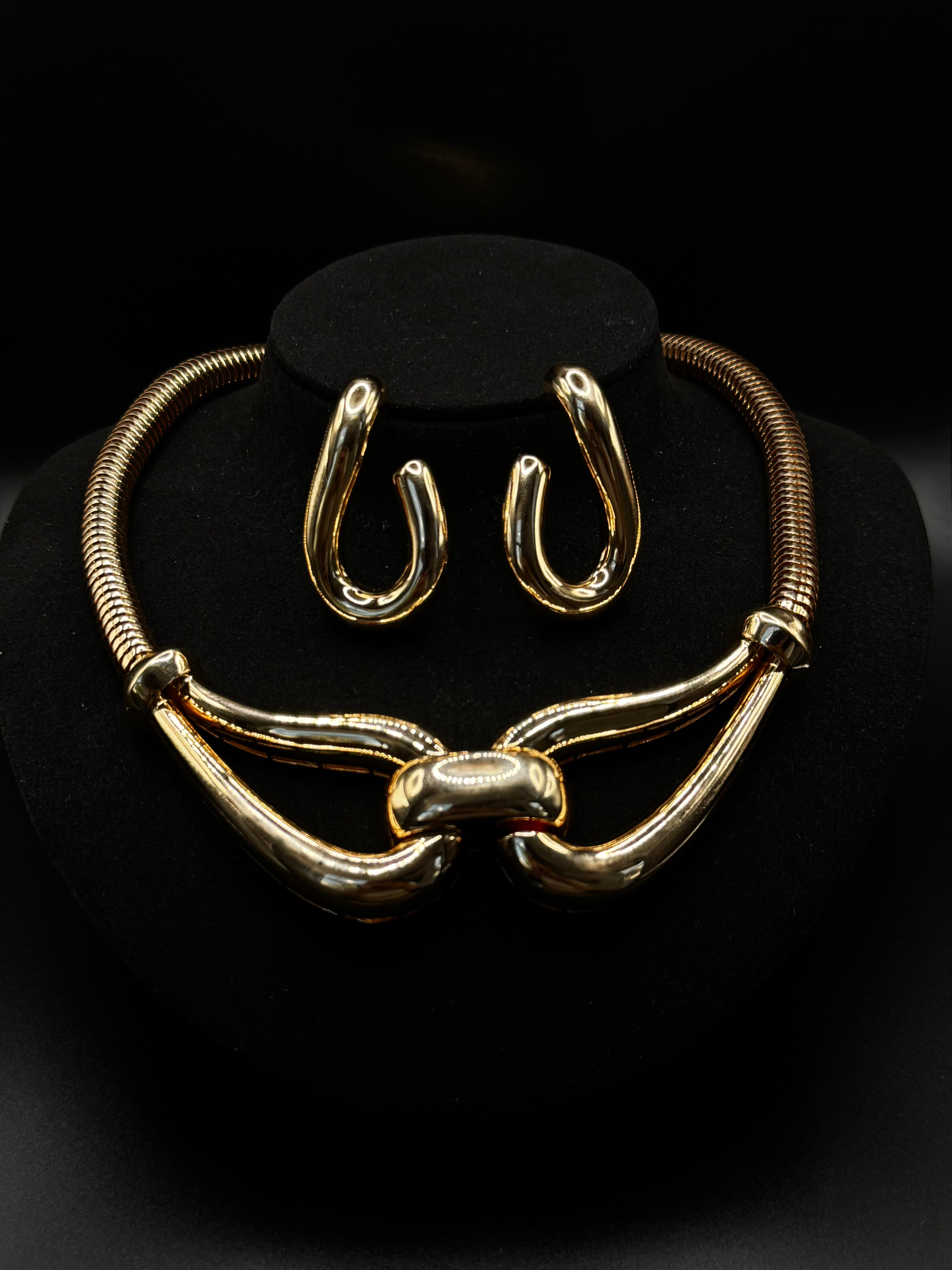 Elegant 18k gold-plated jewelry set with an organic, sculptural design