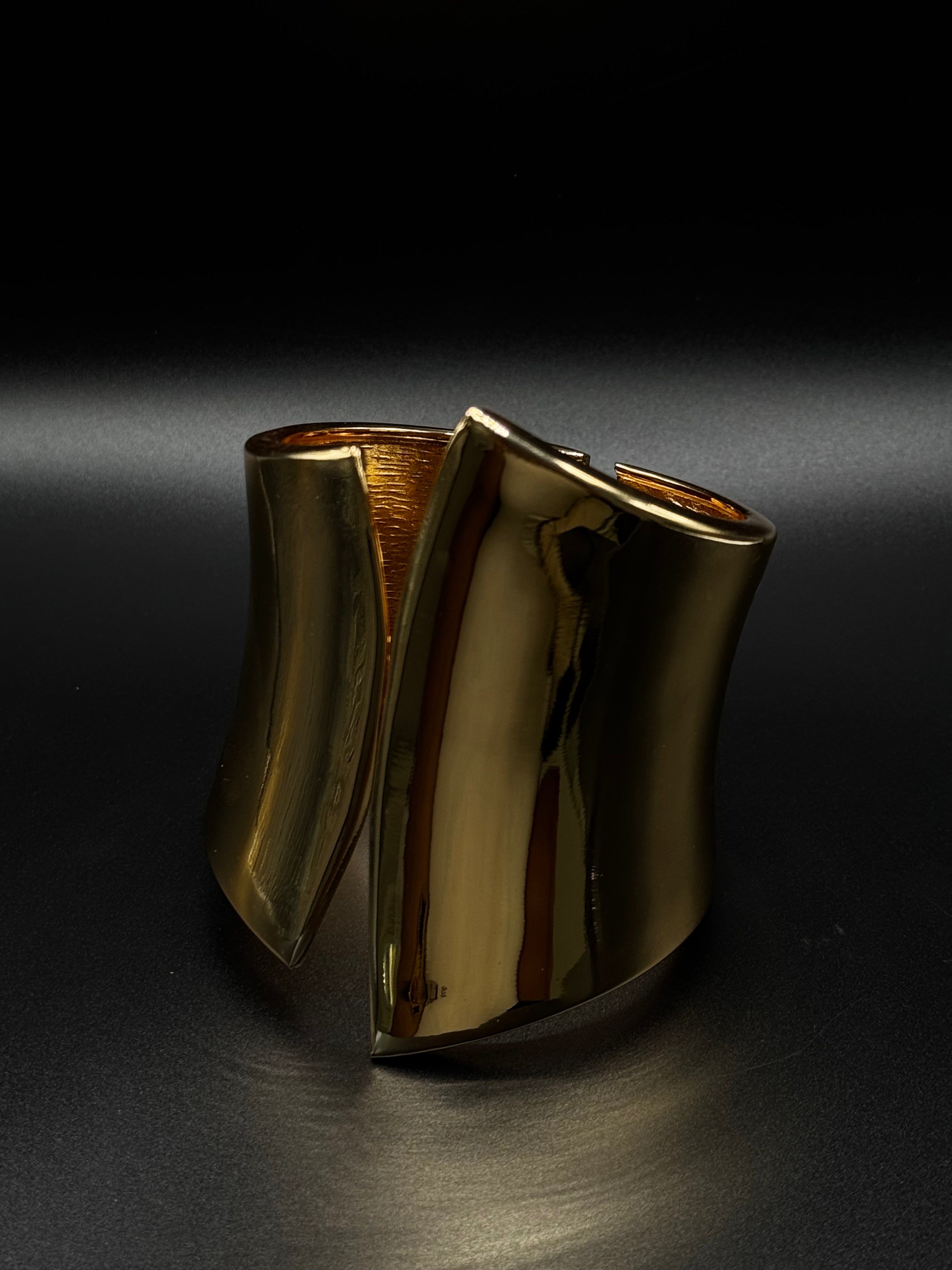 Maxi organic-shaped bracelet plated in 18k gold