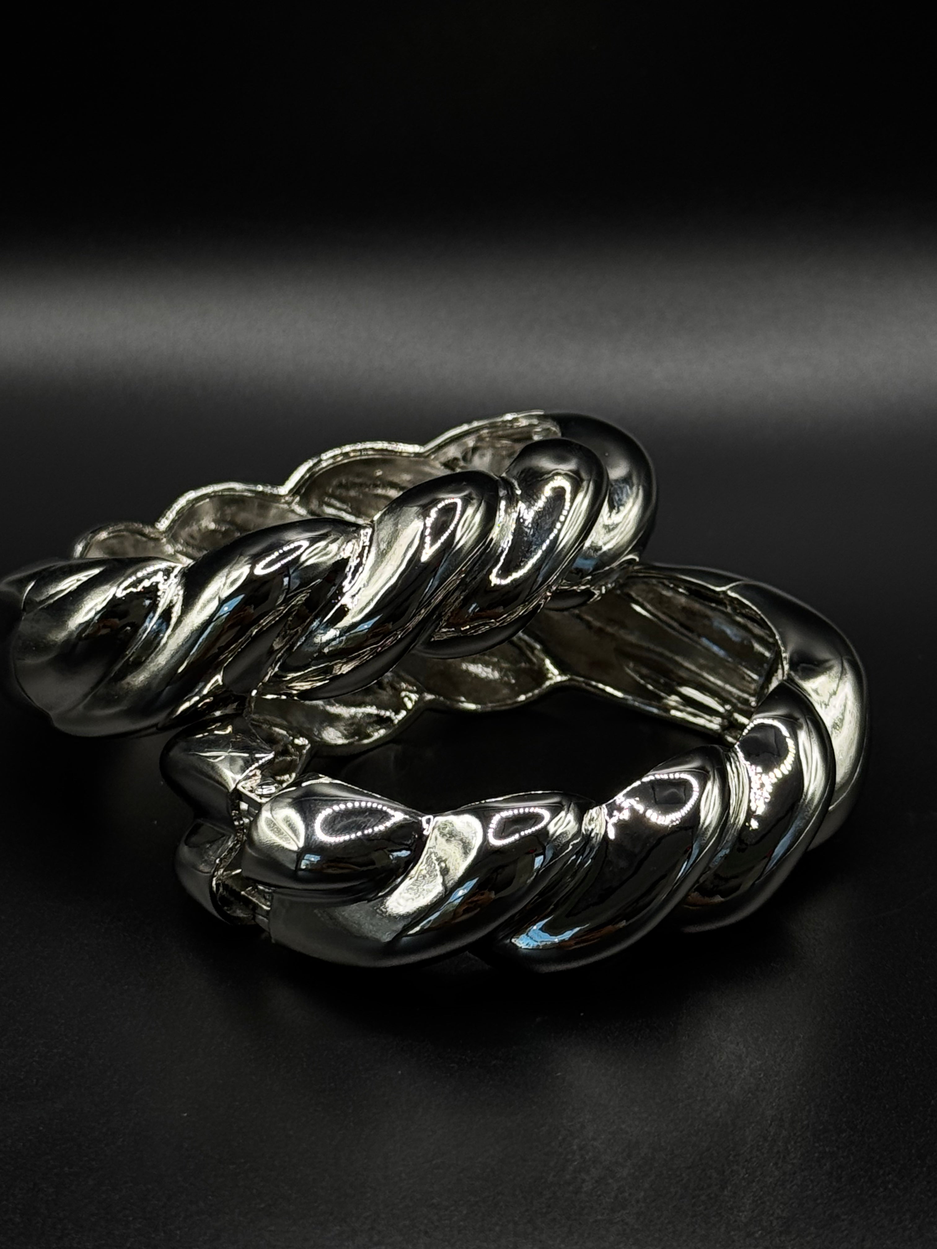Rhodium-plated organic-shaped bracelet