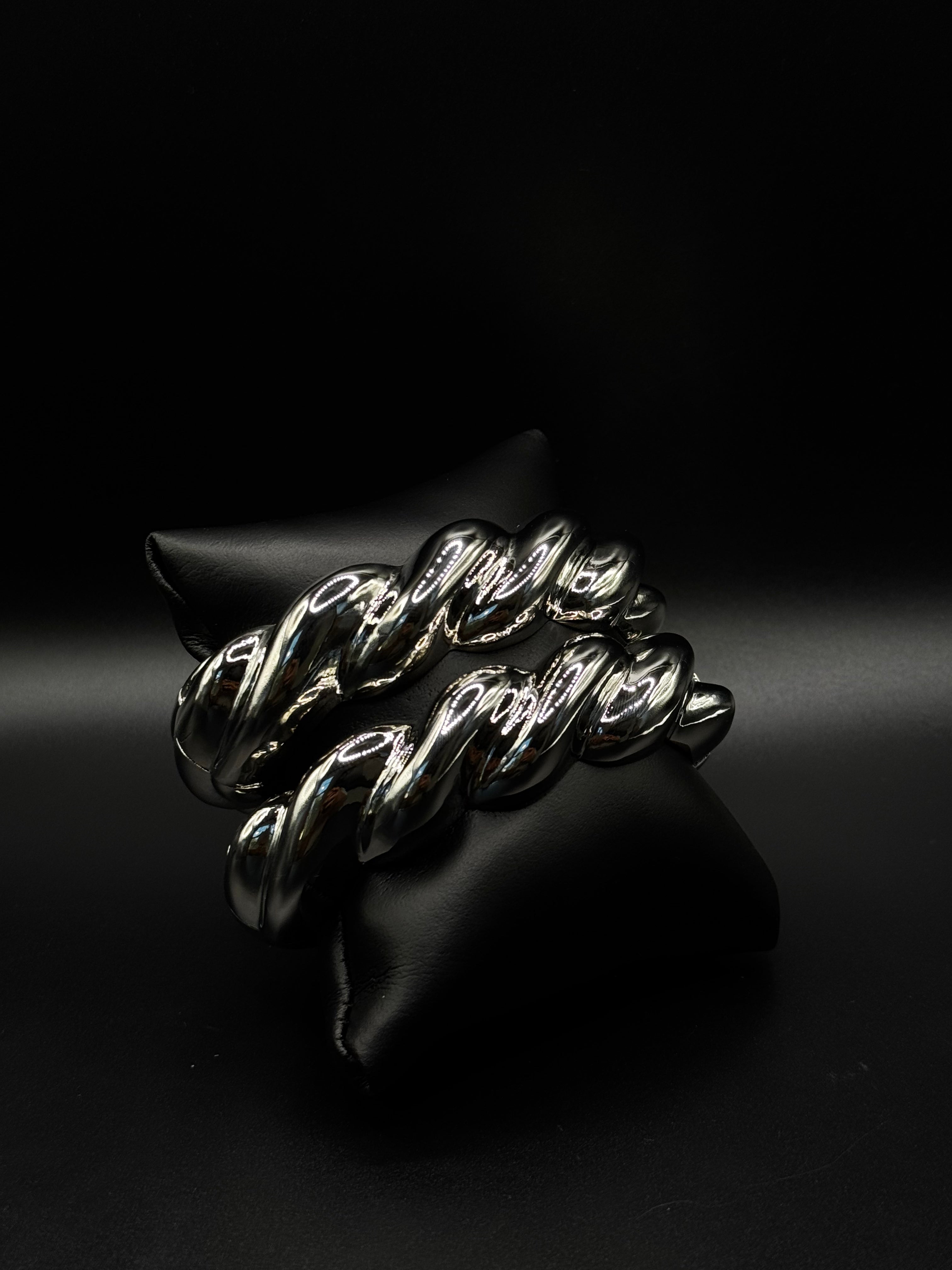 Rhodium-plated organic-shaped bracelet