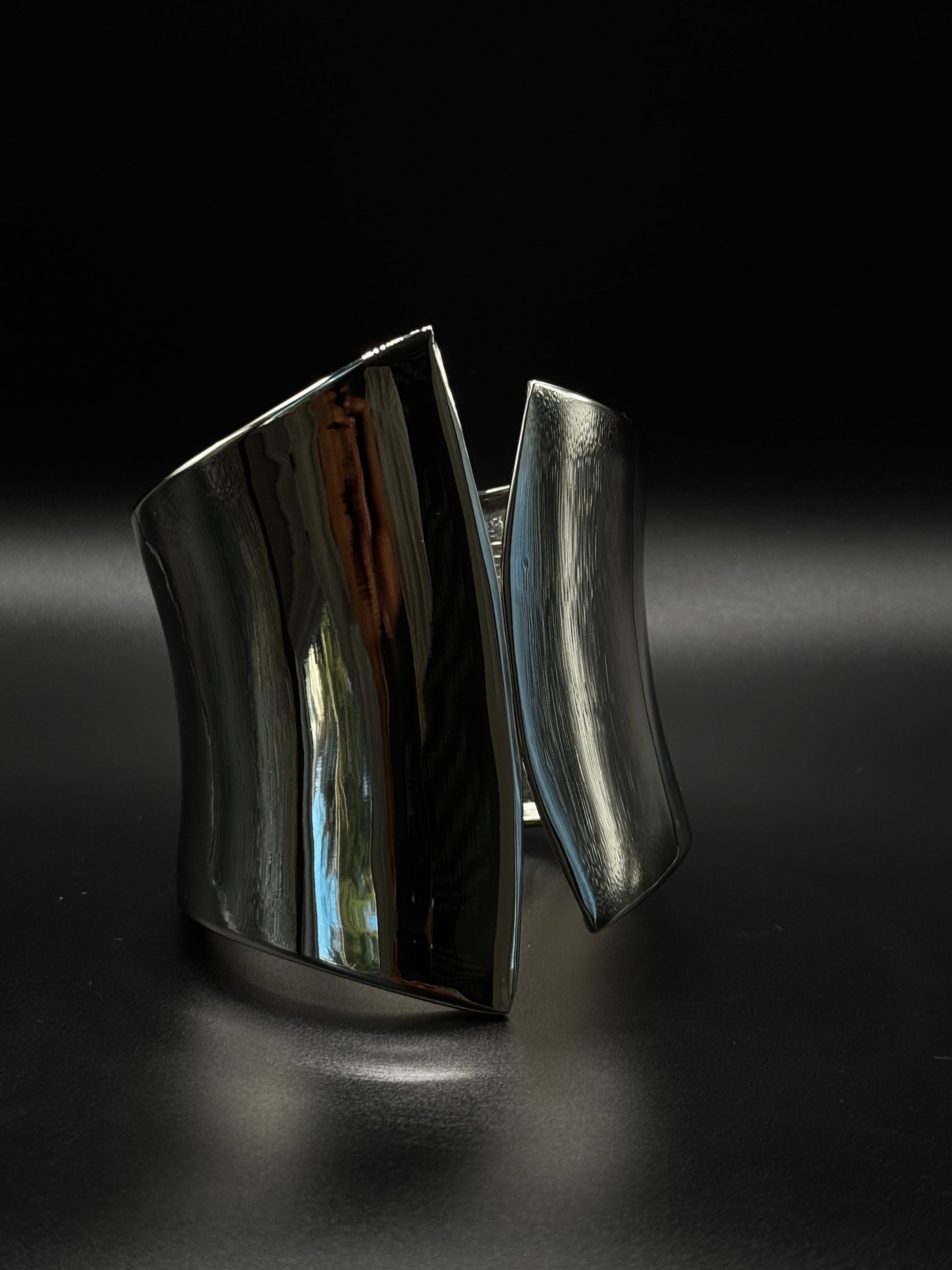 Maxi organic-shaped bracelet plated in 18k gold