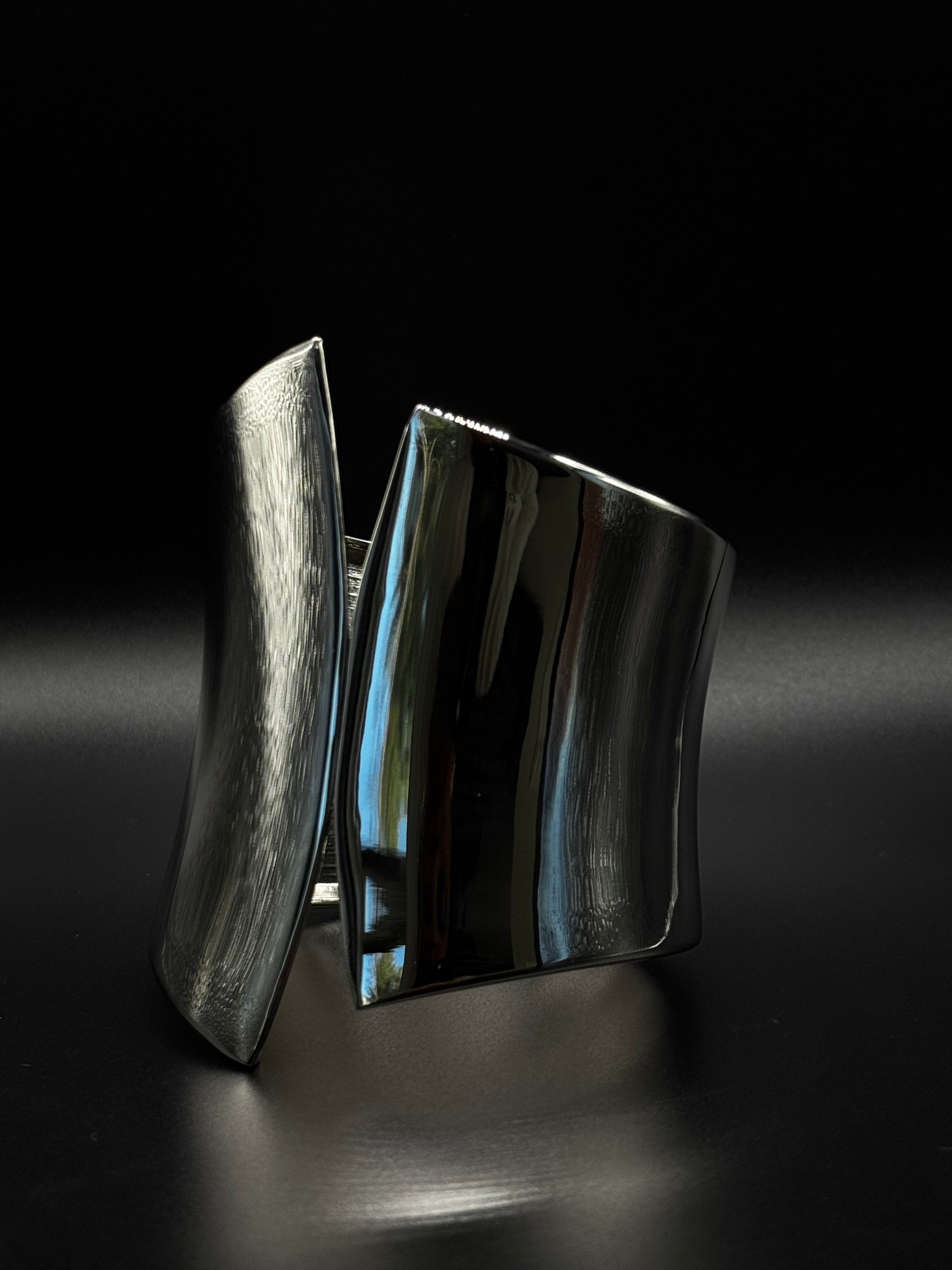 Maxi organic-shaped bracelet plated in 18k gold