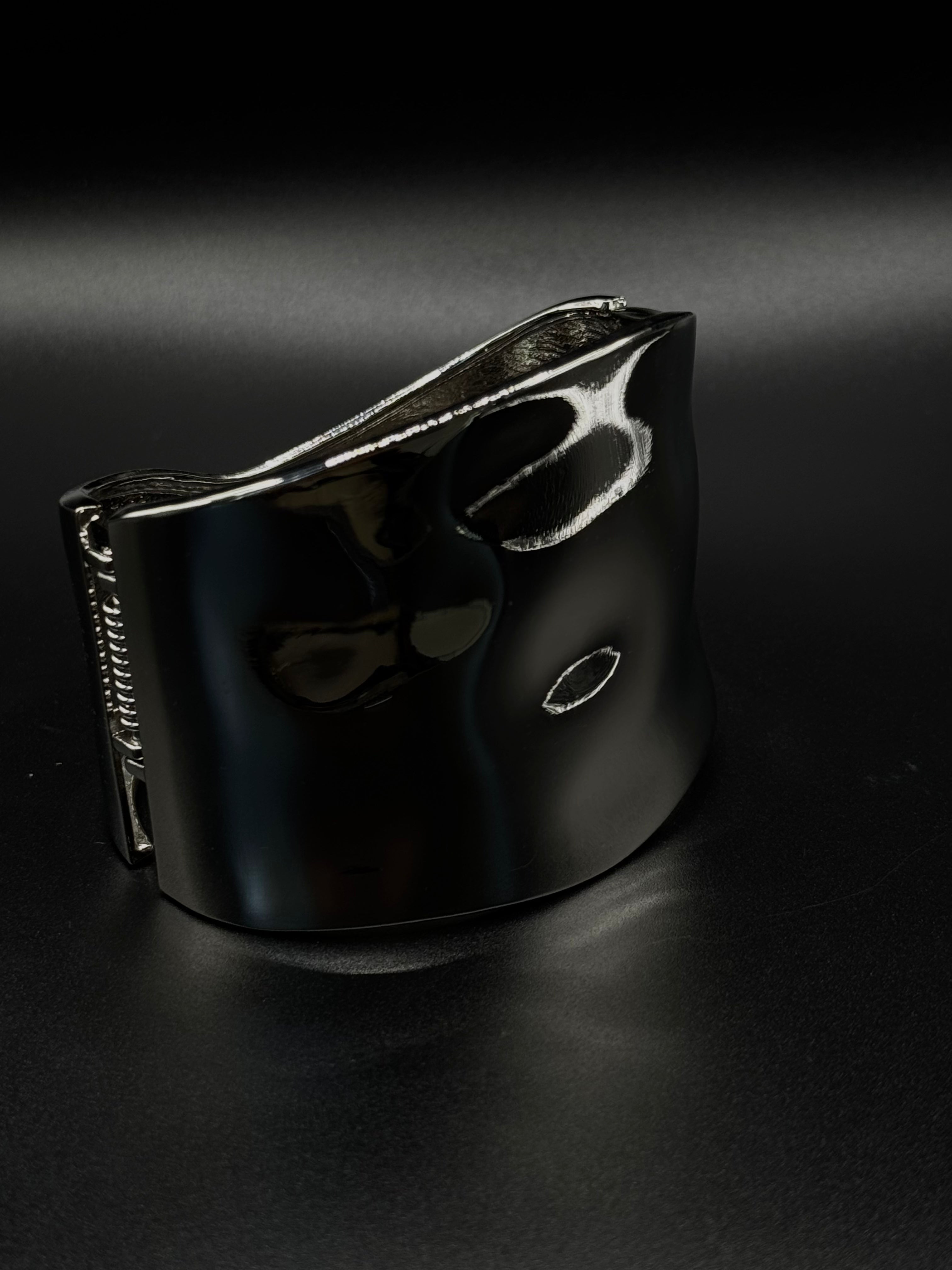 Rhodium-plated organic-shaped bracelet