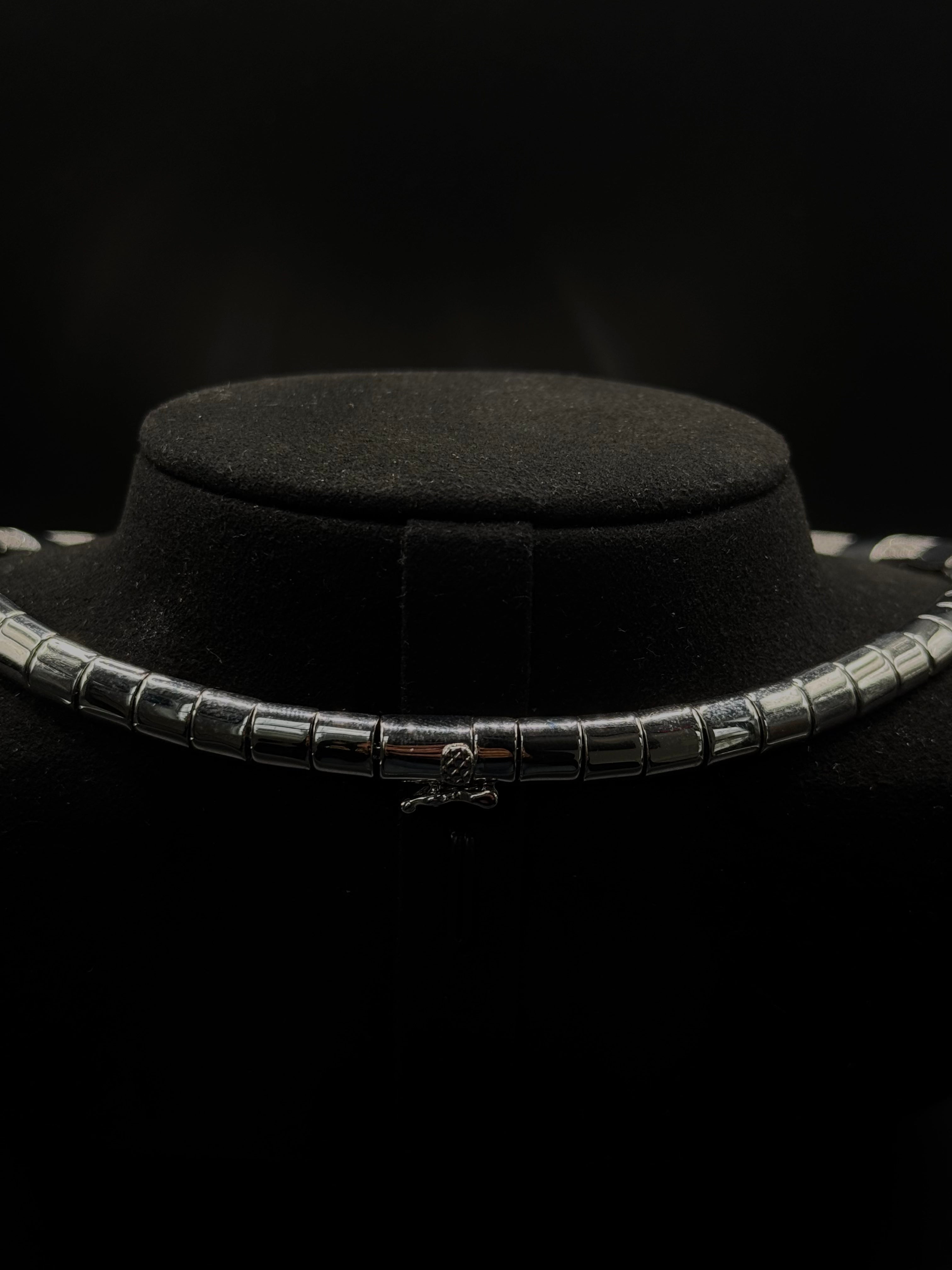 Rhodium-plated choker featuring exquisite details encrusted with clear zirconia