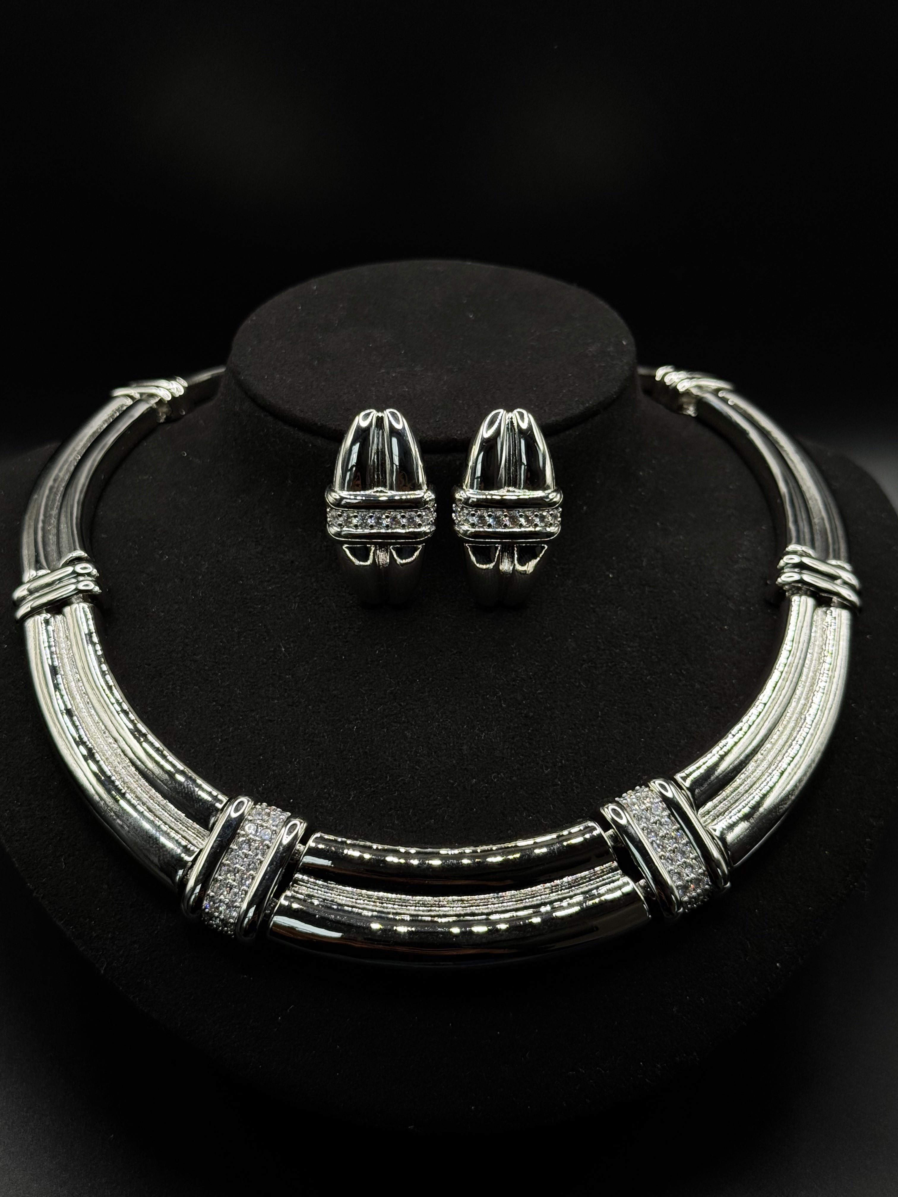 Rhodium-plated choker set featuring delicate details encrusted with clear zirconia