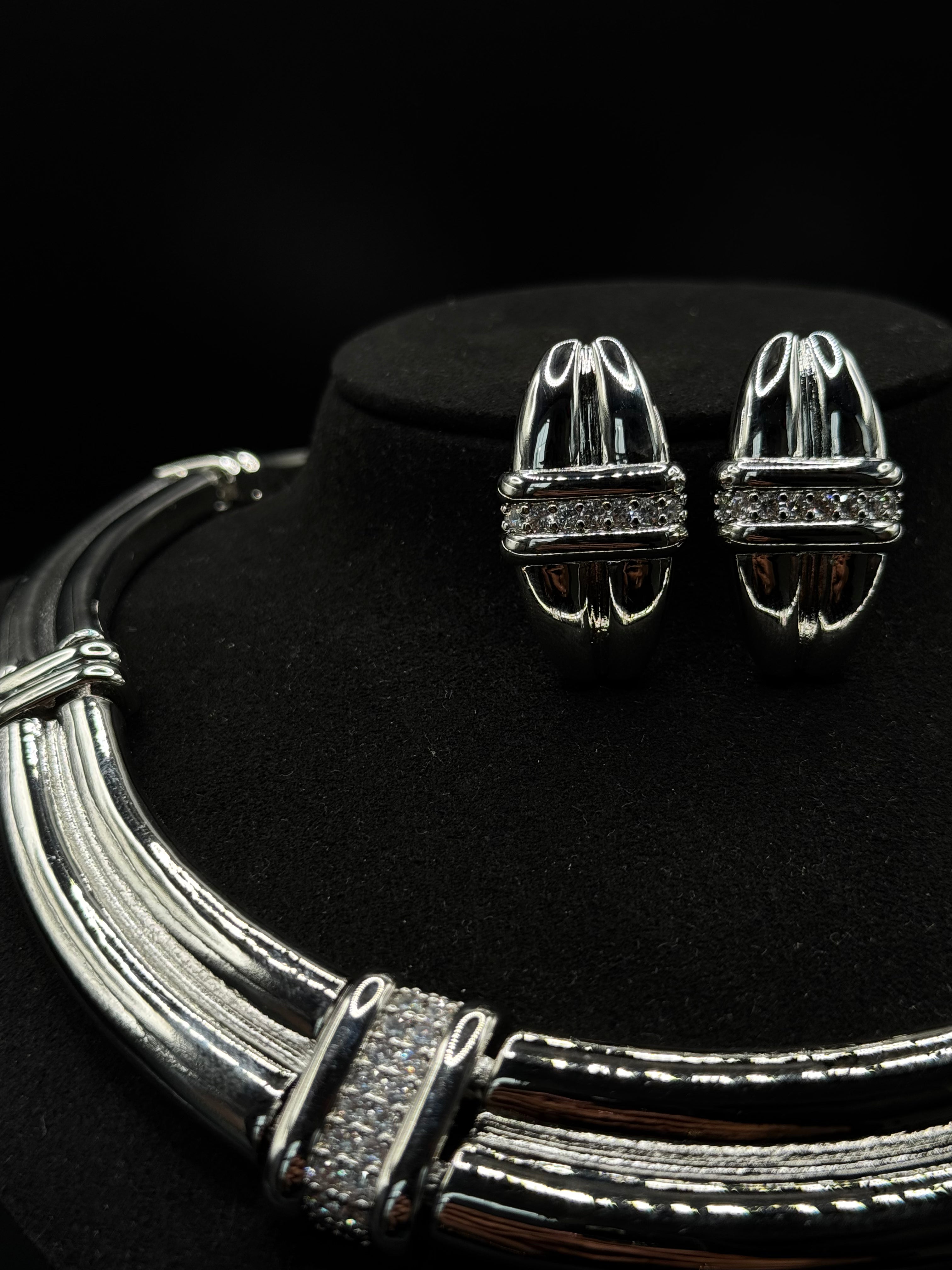 Rhodium-plated choker set featuring delicate details encrusted with clear zirconia