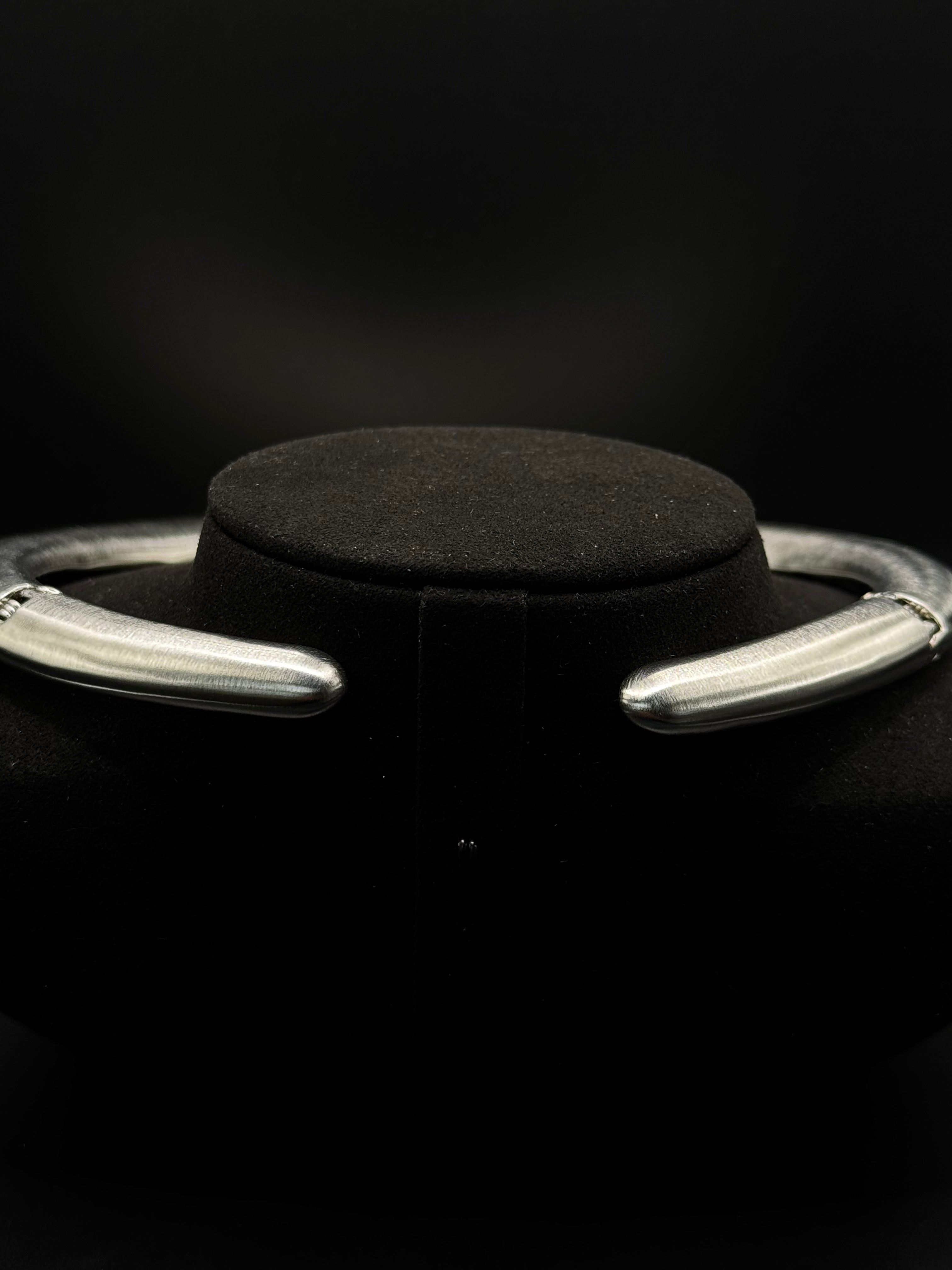 Satin-finish rhodium-plated choker set