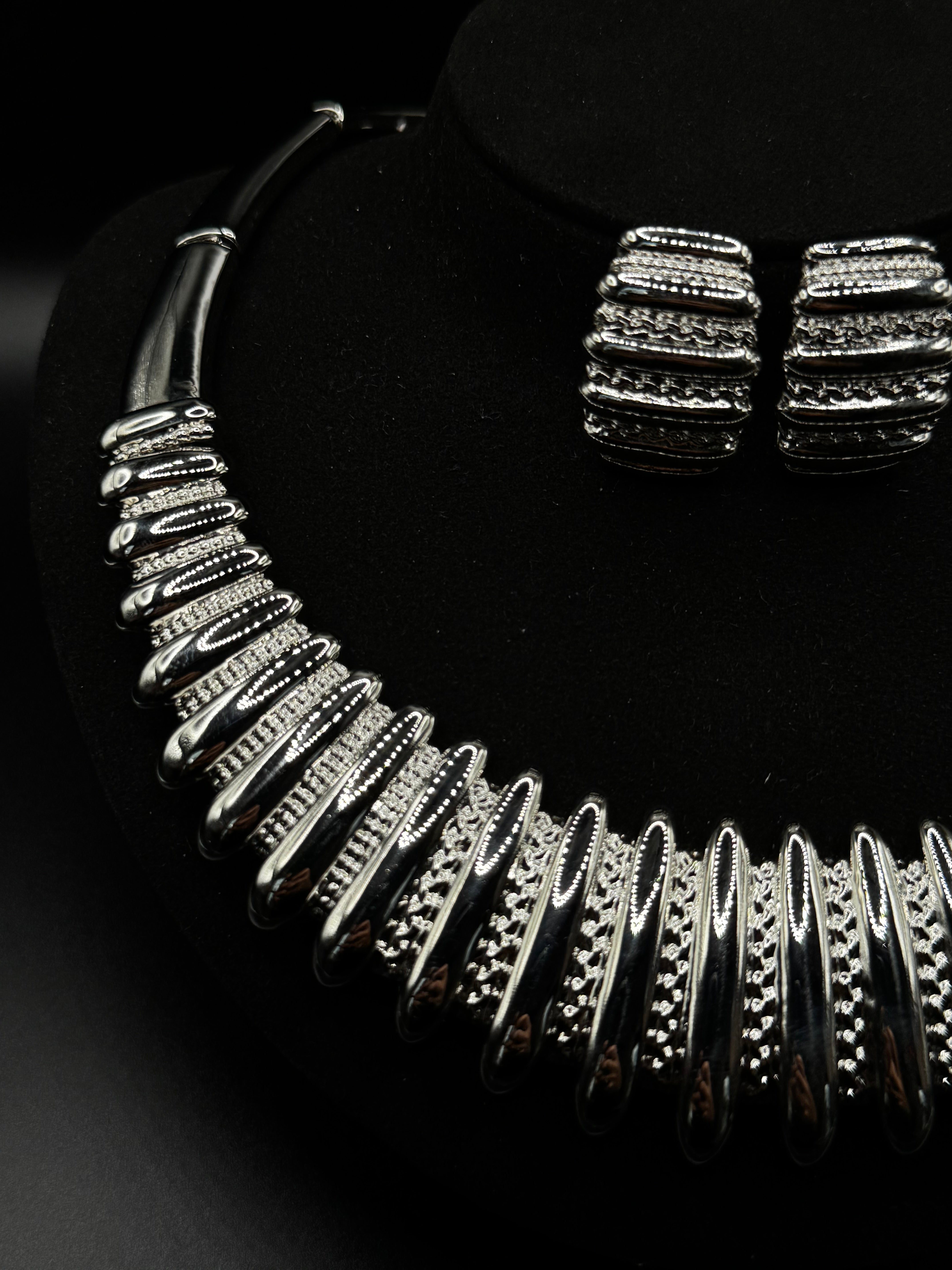 Rhodium-plated choker set