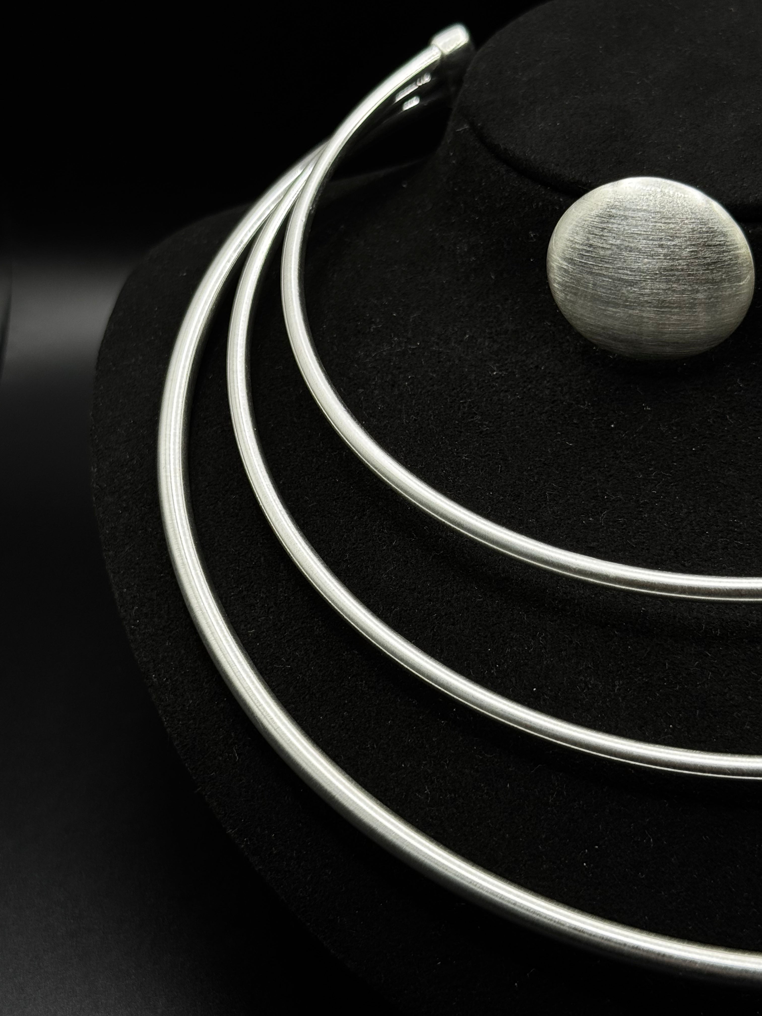 Satin-finish rhodium-plated choker set