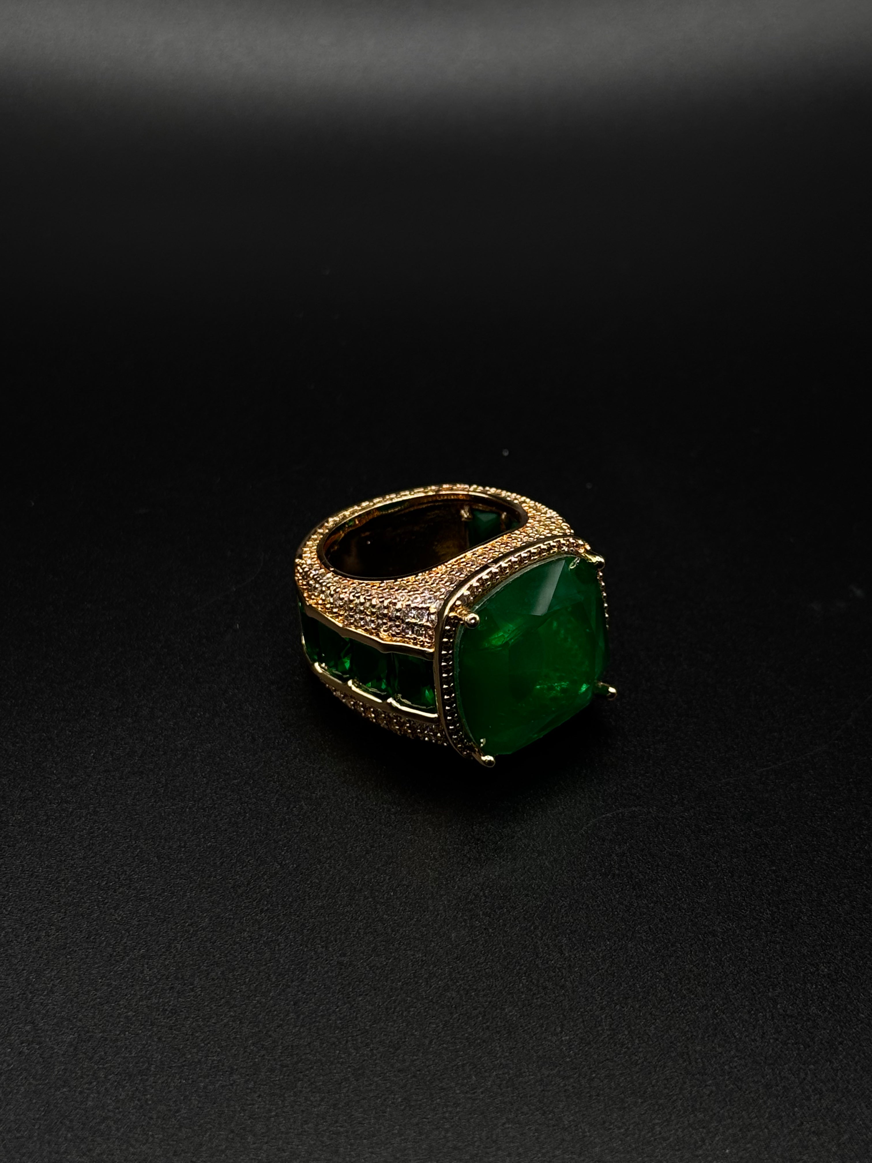 Luxury set in 18k gold plating, encrusted with crystal zirconia and featuring a emerald fusion stone.