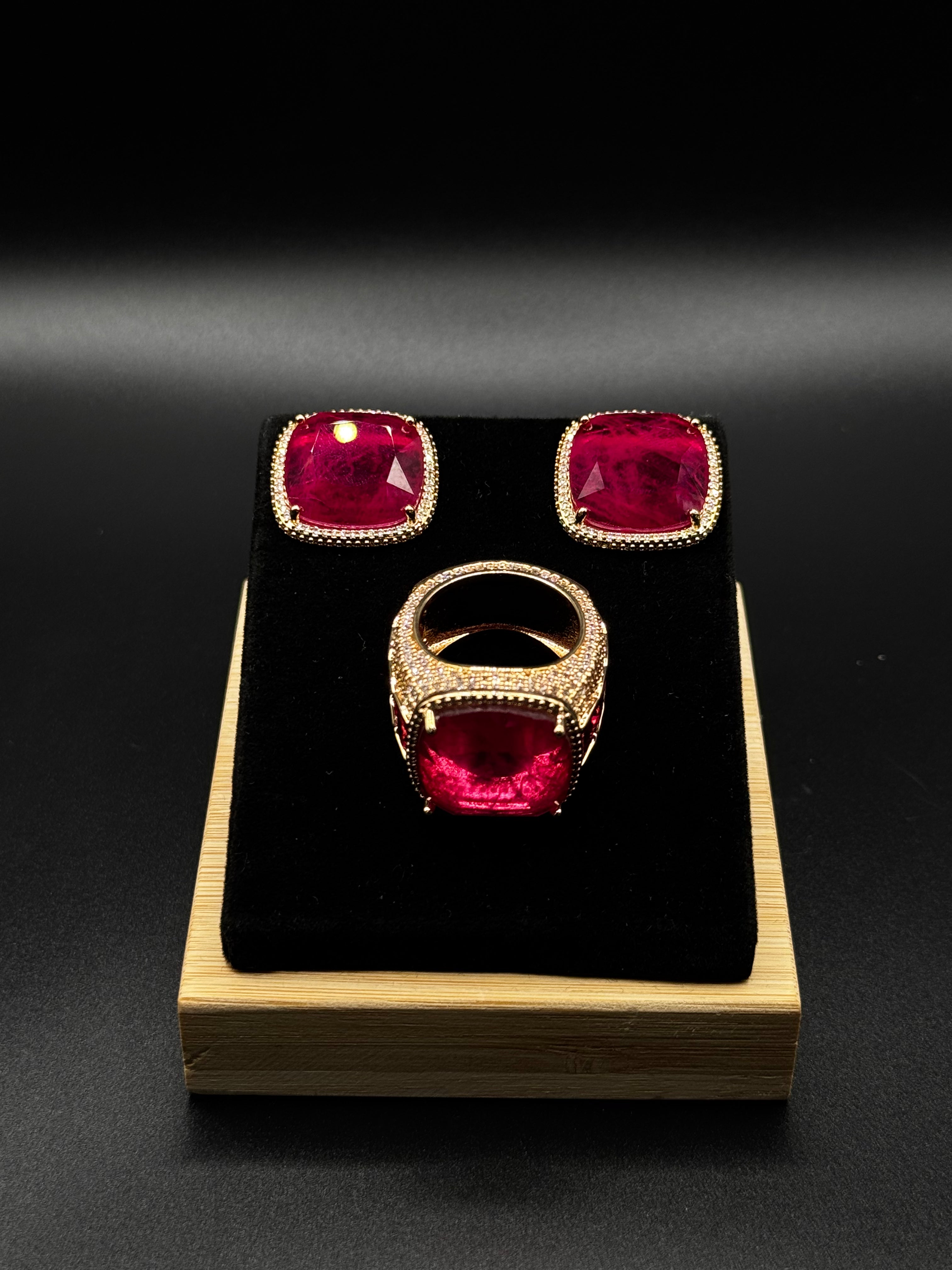 Luxury set in 18k gold plating, encrusted with crystal zirconia and featuring a pink sapphire fusion stone