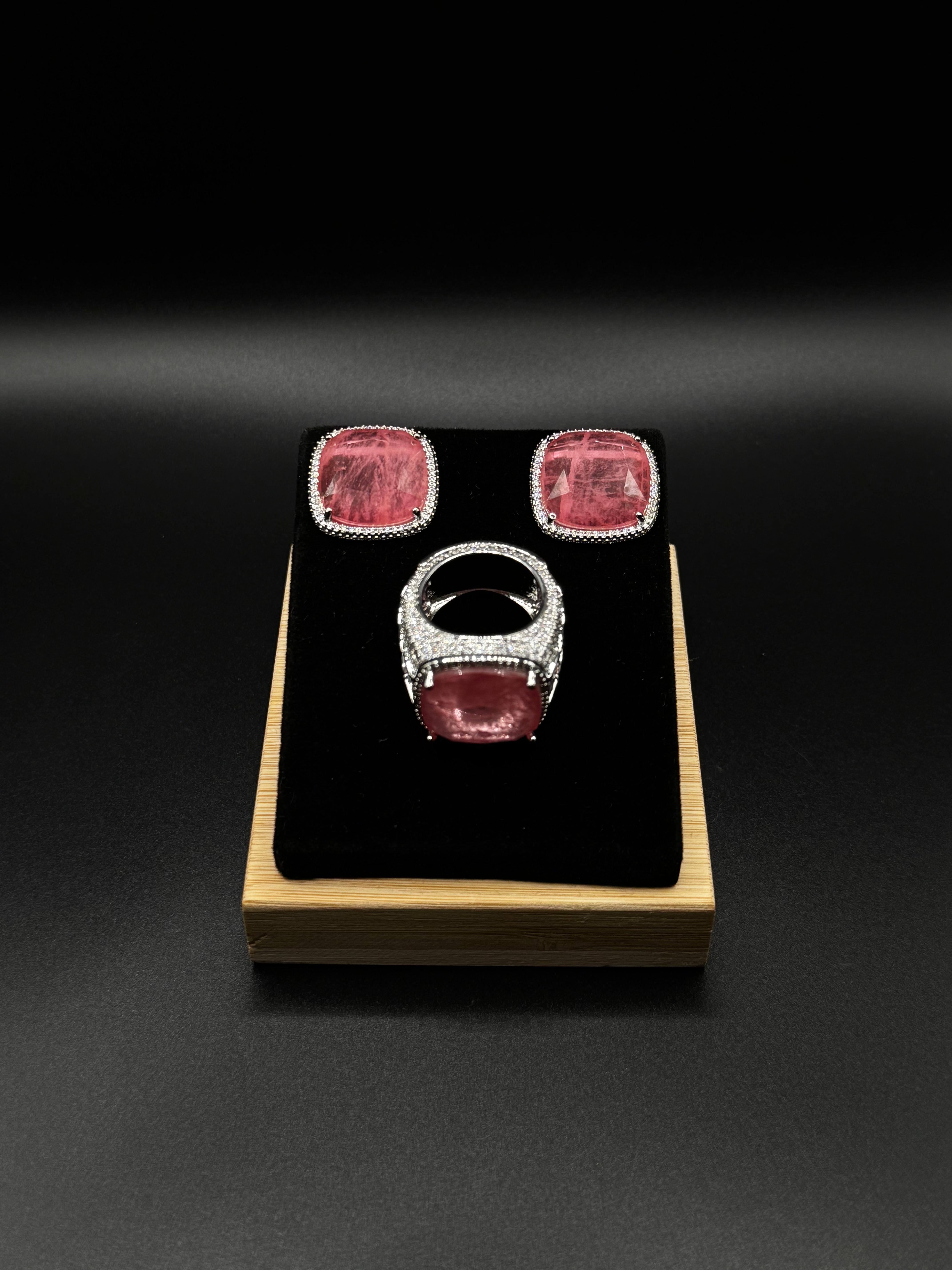 Luxury rhodium-plated set, encrusted with crystal zirconia and featuring a light pink fusion stone.