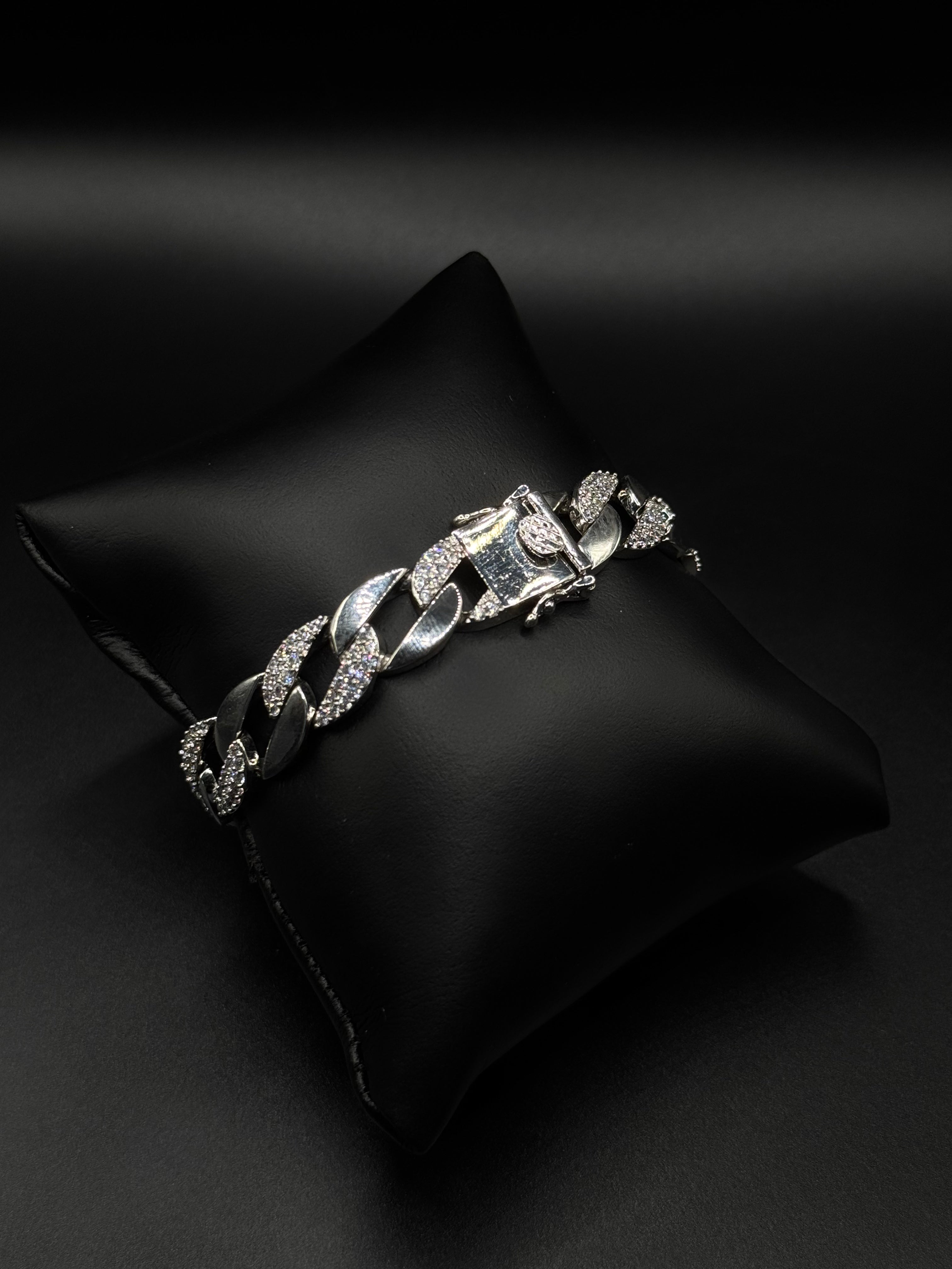 Rhodium-Plated Link Bracelet with clear Zirconia Details