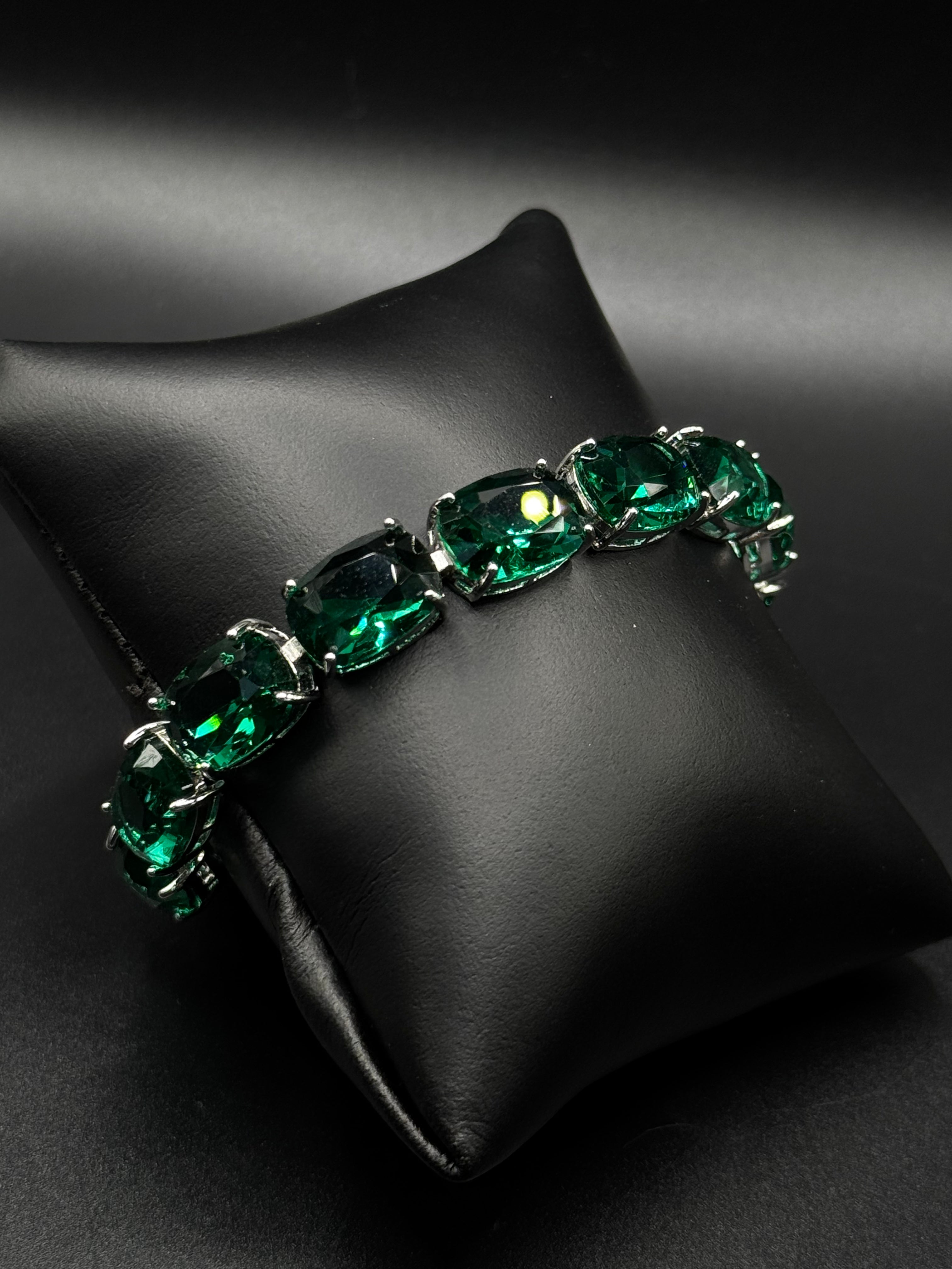 Rhodium-Plated Bracelet with Oval emerald Zirconia