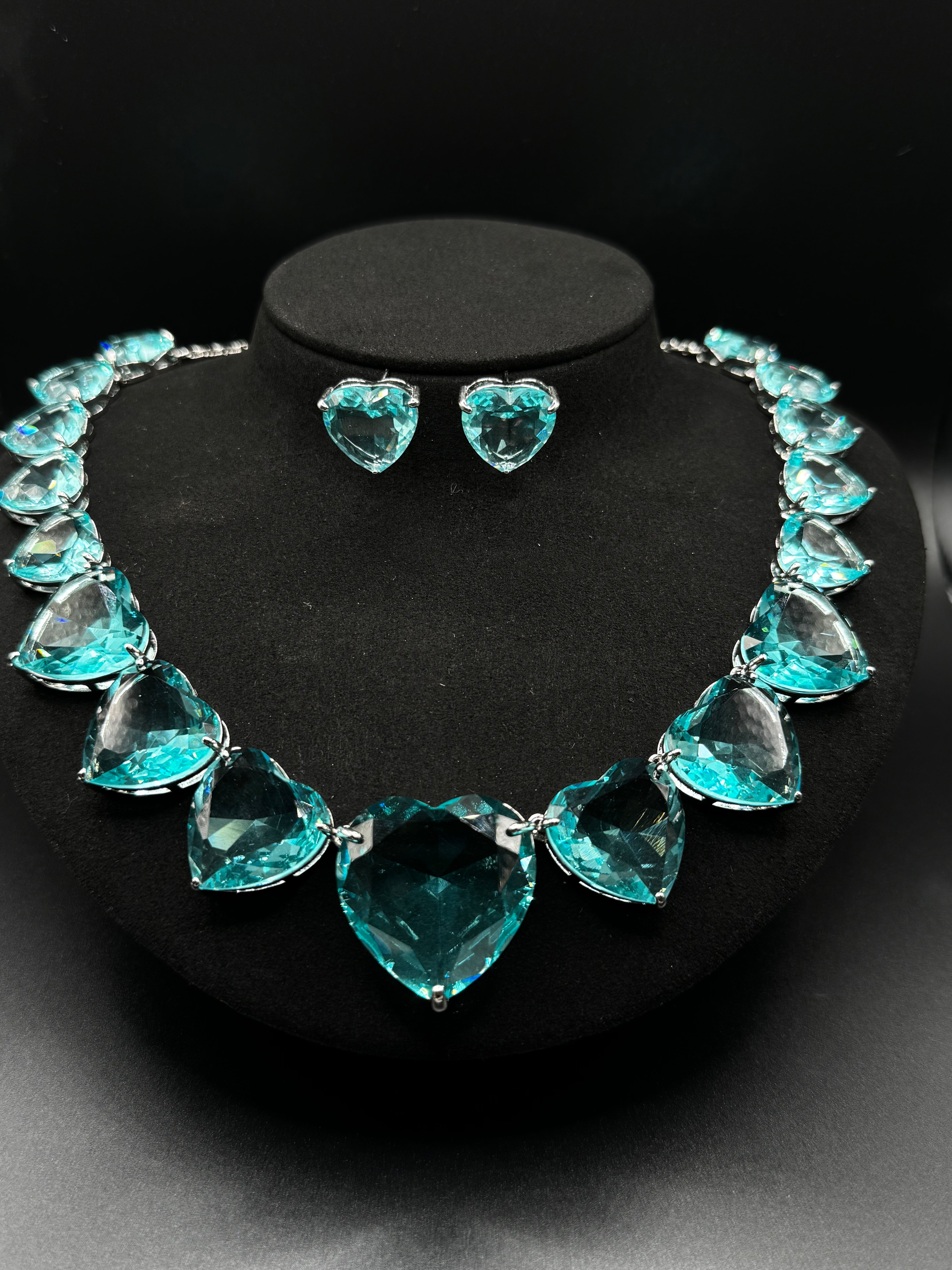 Luxury set with heart-shaped zirconia